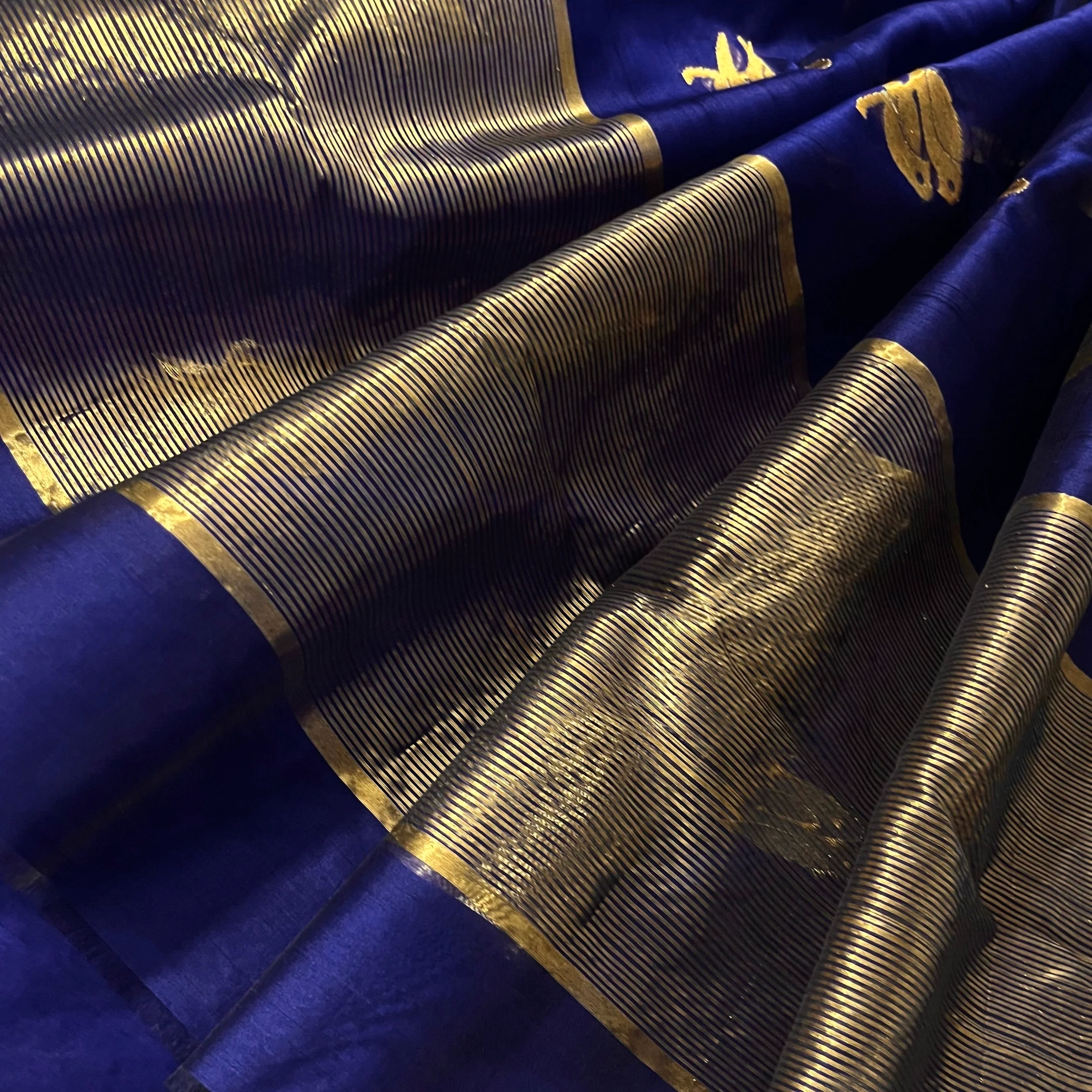 Midnight blue chanderi organza silk saree with bird motifs all over - Image 4