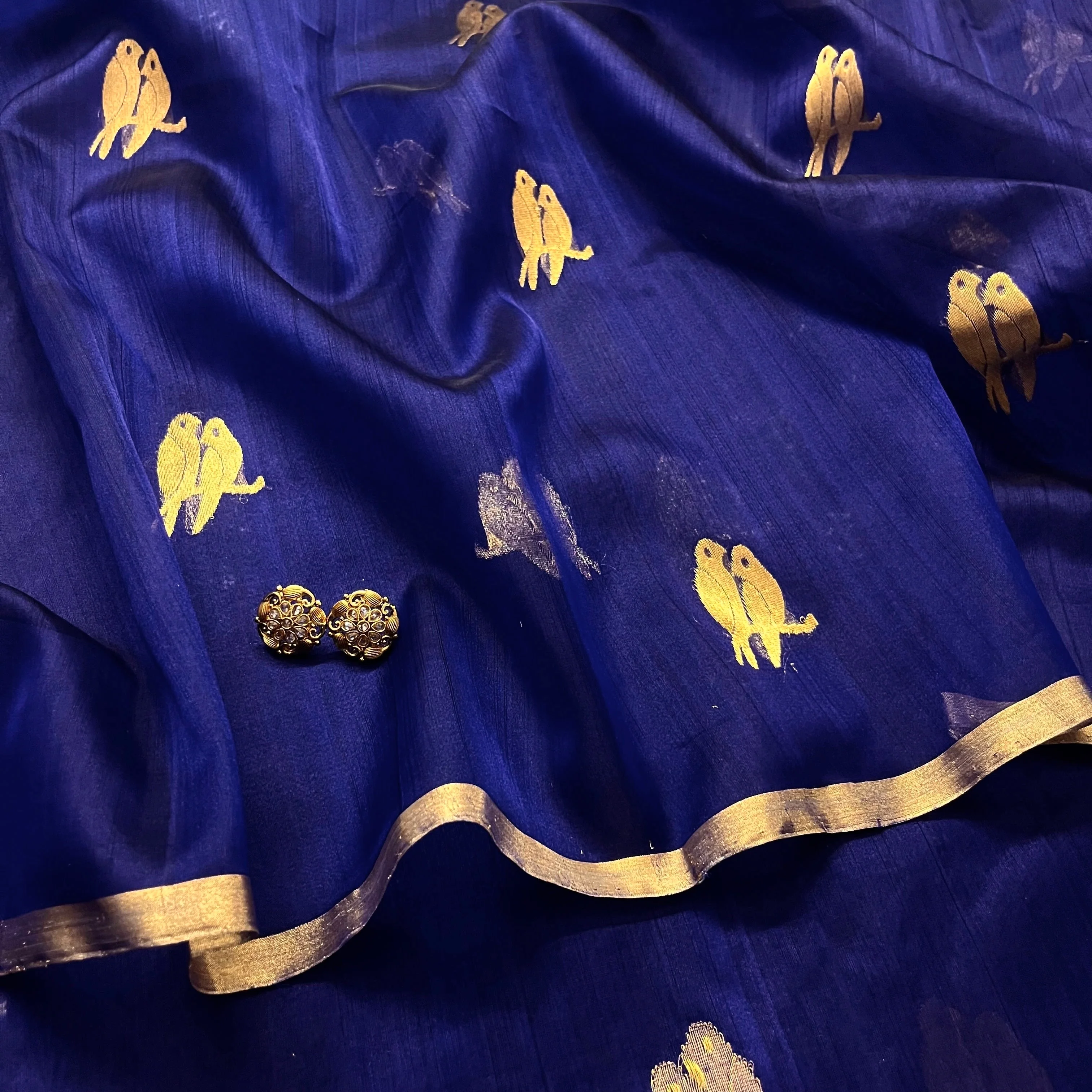 Midnight blue chanderi organza silk saree with bird motifs all over - Image 5
