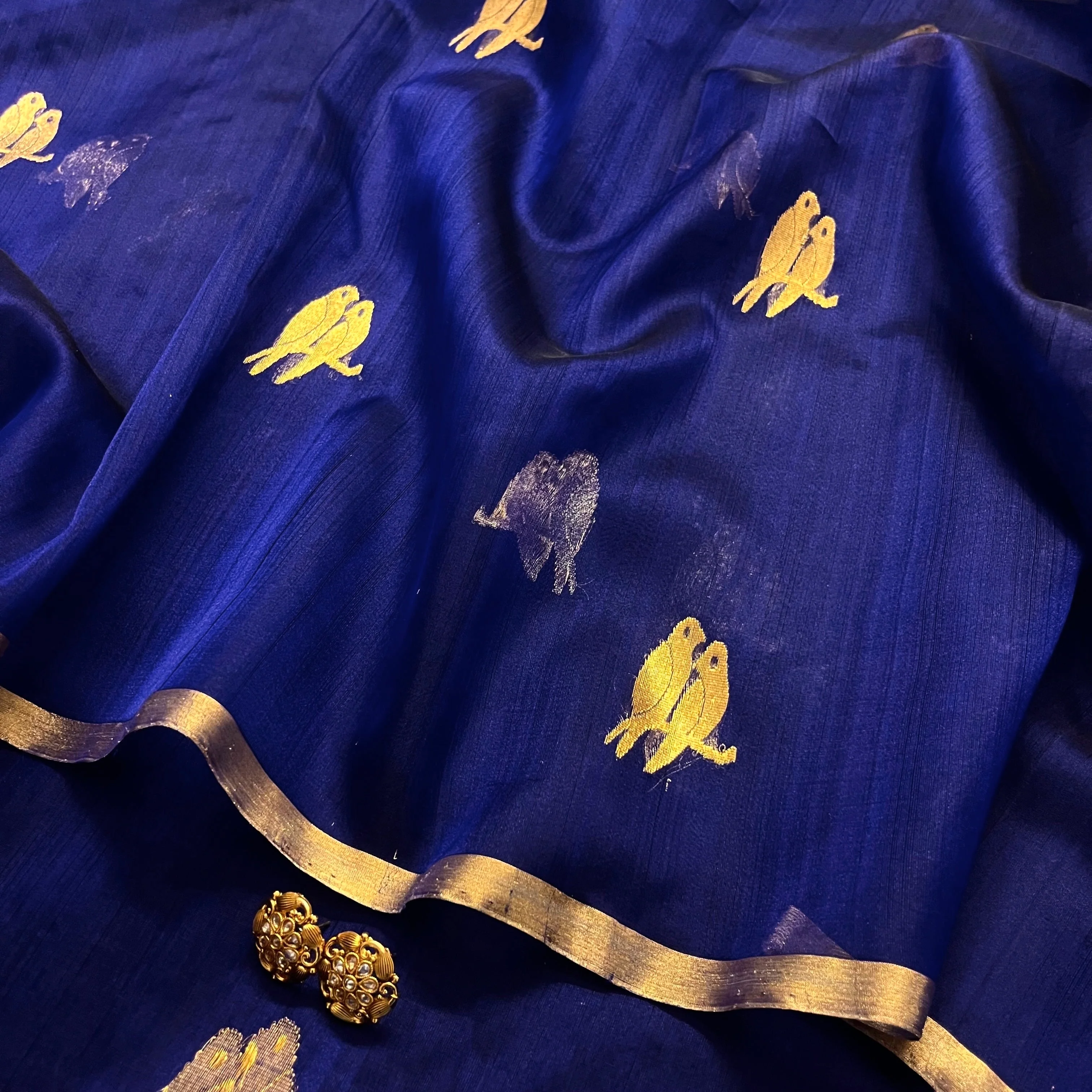 Midnight blue chanderi organza silk saree with bird motifs all over - Image 6