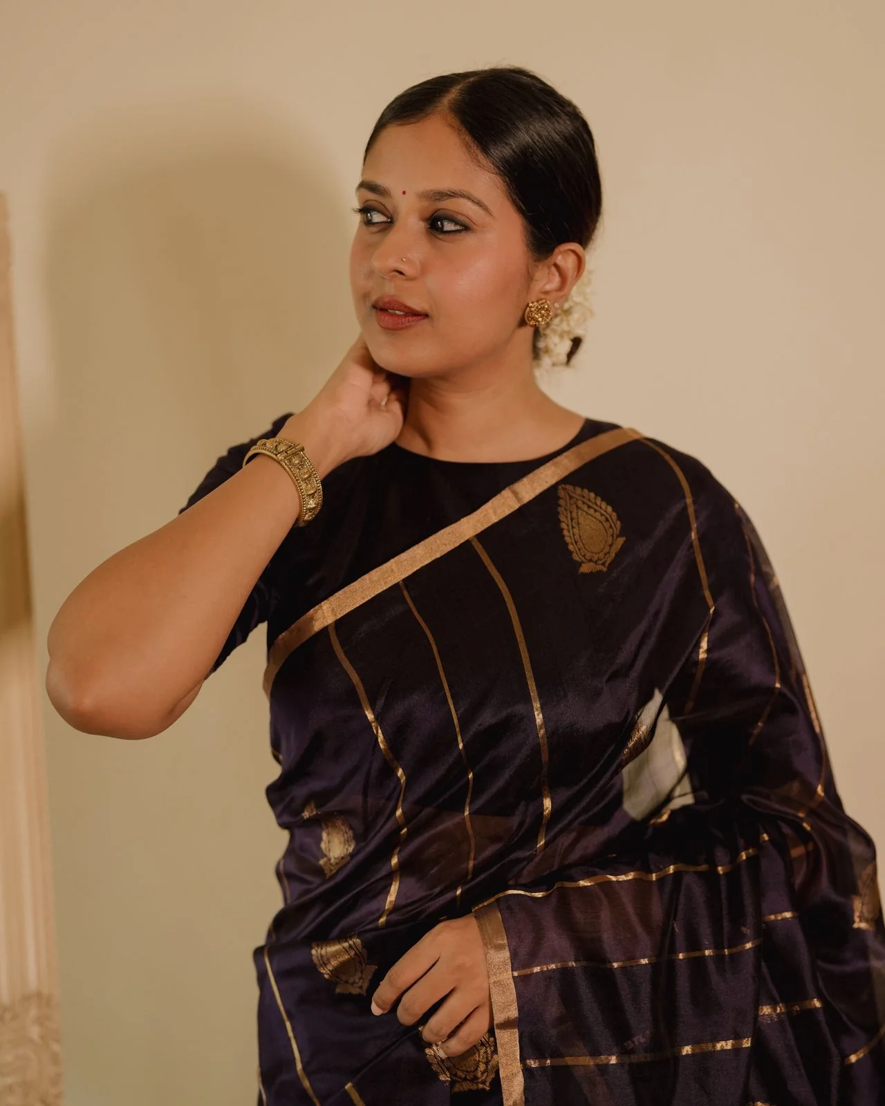 Midnight blue Chanderi silk saree with zari motifs all over - Image 10
