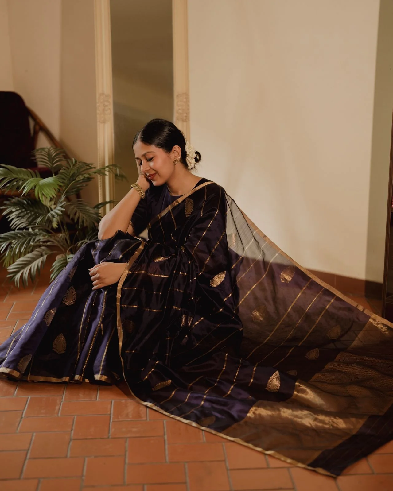 Midnight blue Chanderi silk saree with zari motifs all over - Image 12