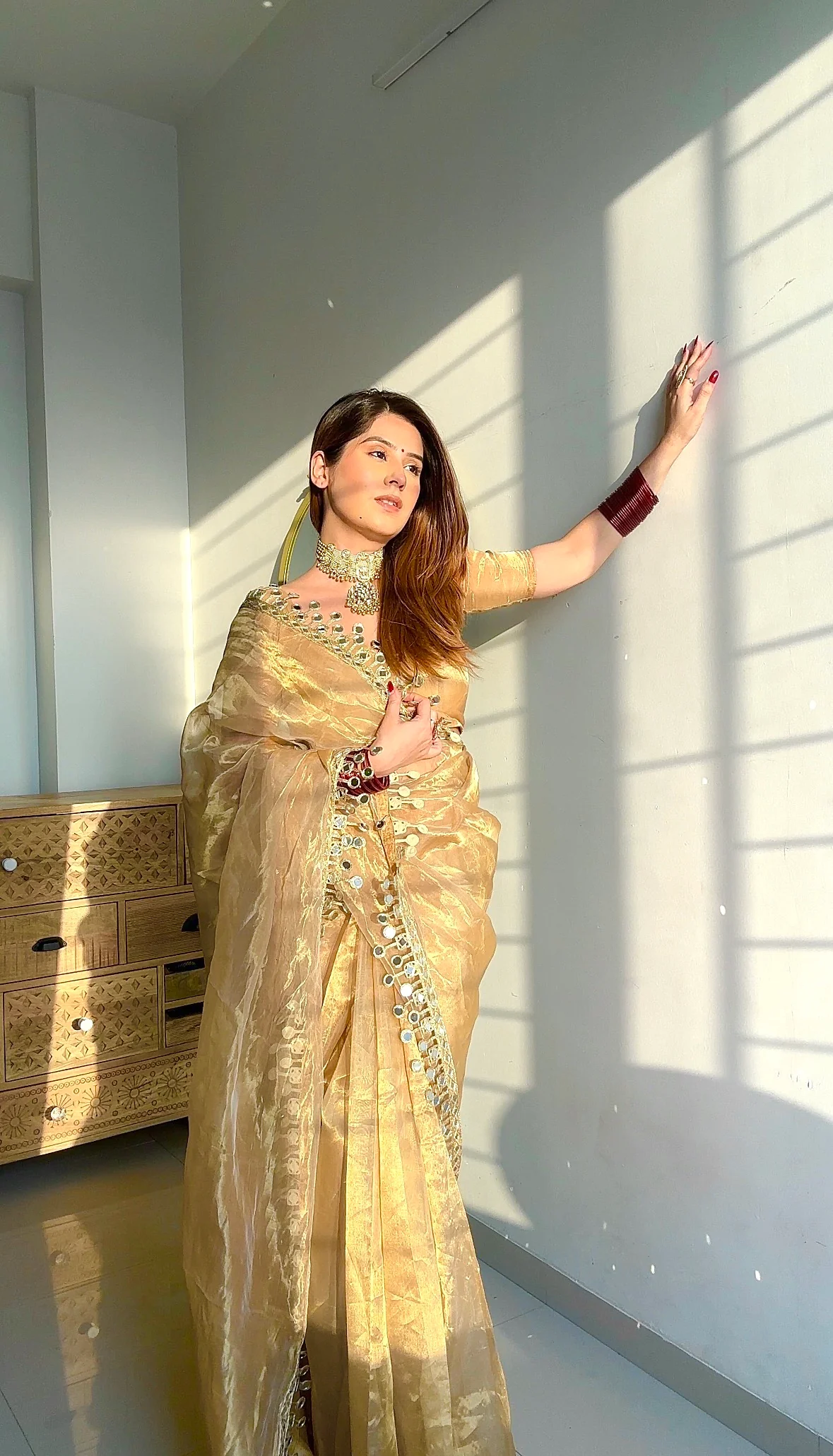 Molten gold chanderi tissue silk saree with dangling mirror work border - Image 21