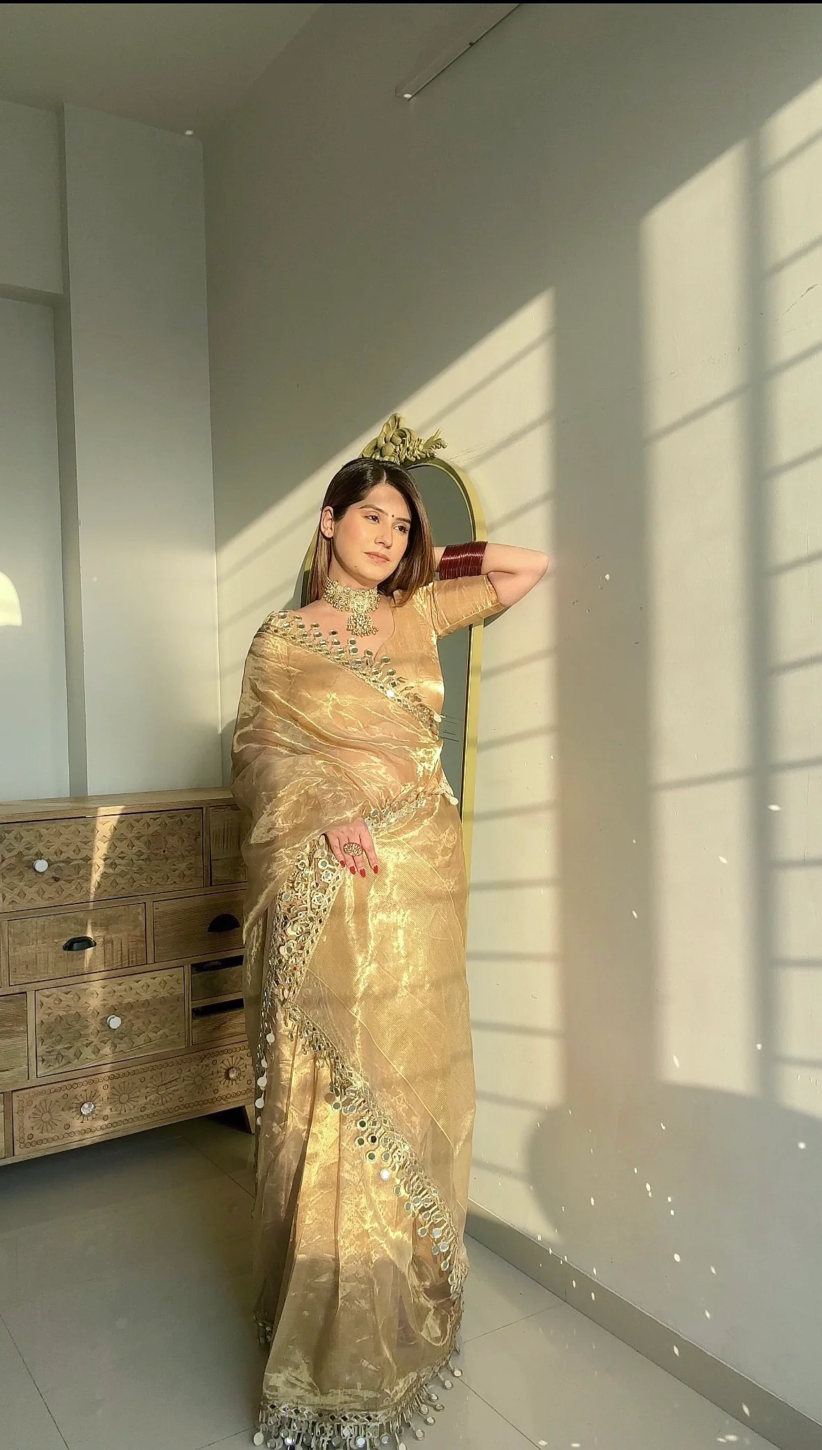 Molten gold chanderi tissue silk saree with dangling mirror work border - Image 22