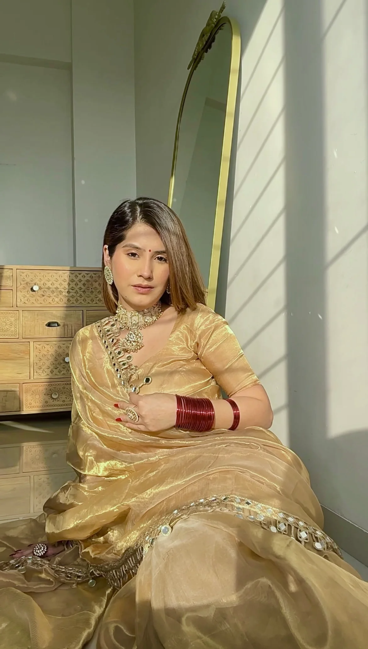 Molten gold chanderi tissue silk saree with dangling mirror work border - Image 23