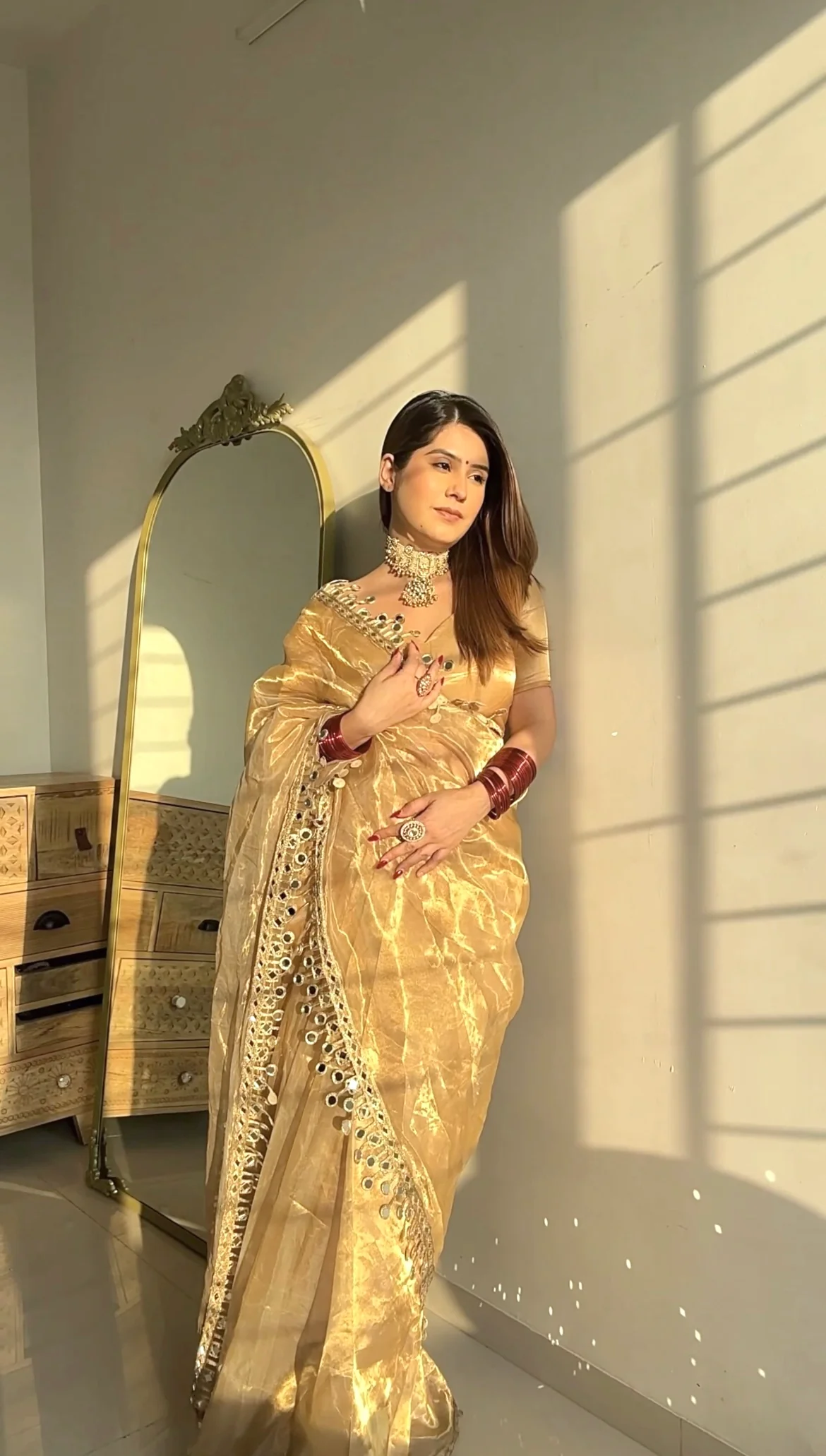 Molten gold chanderi tissue silk saree with dangling mirror work border - Image 25