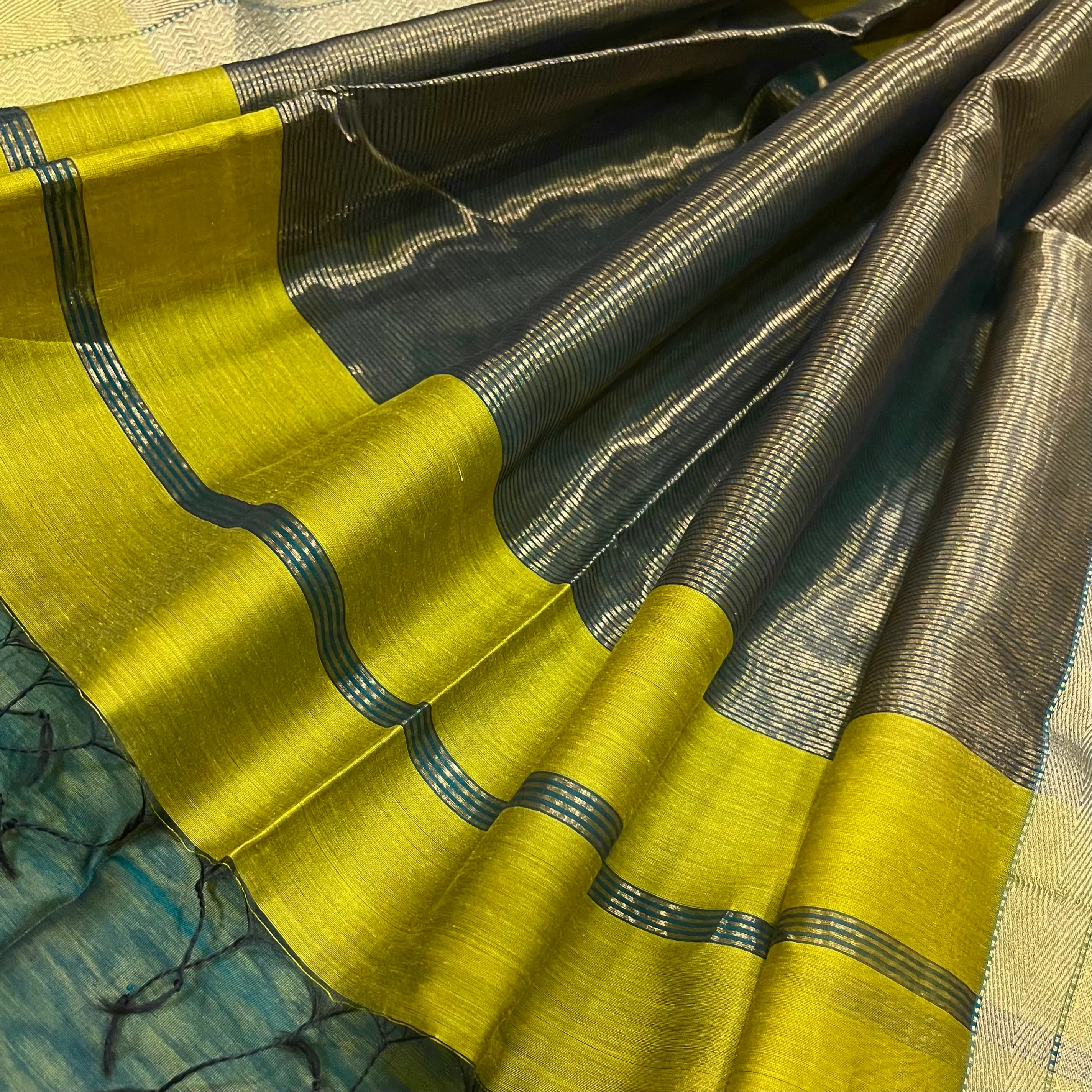 Mustard and green Maheshwari saree with flower motifs all over - Image 10