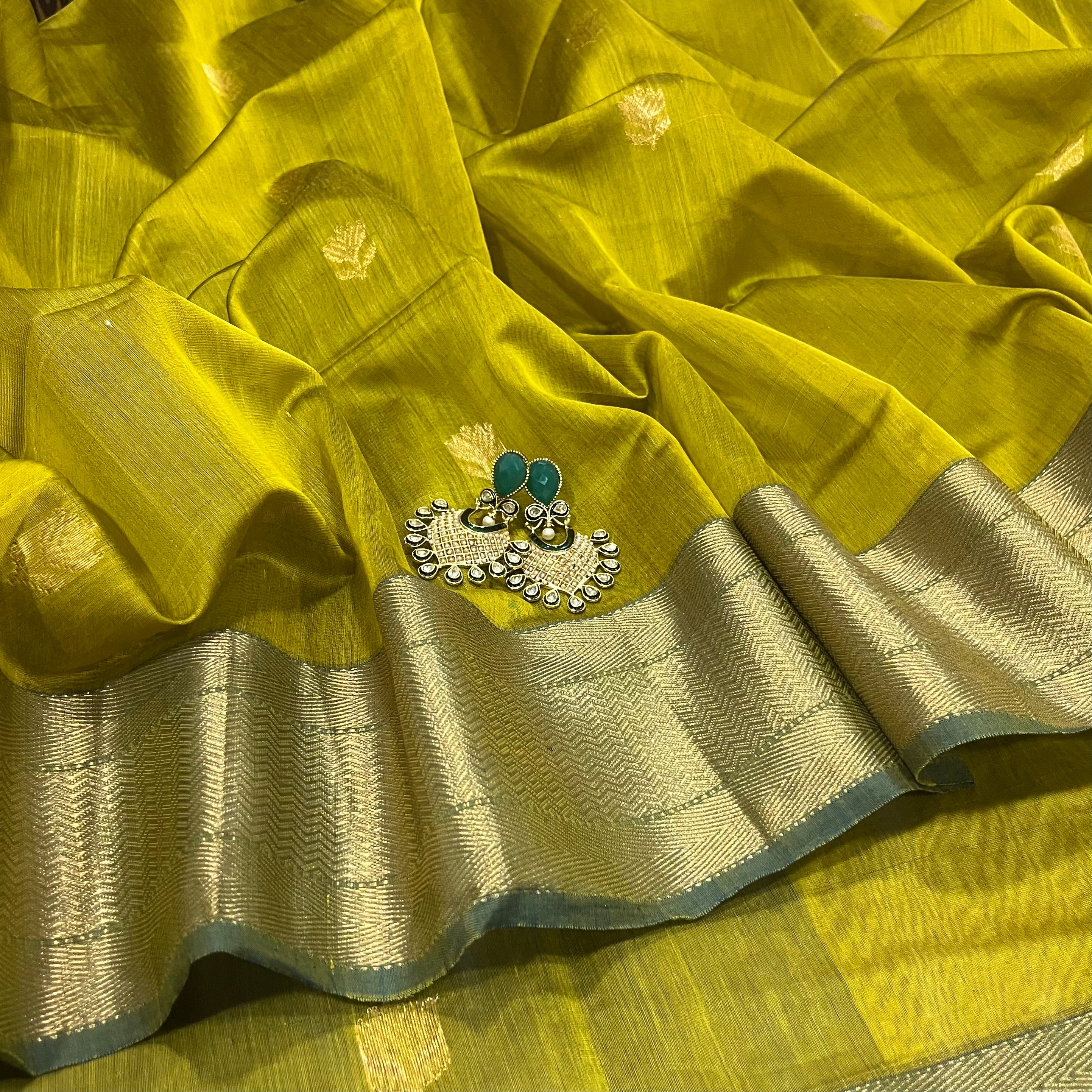 Mustard and green Maheshwari saree with flower motifs all over - Image 3