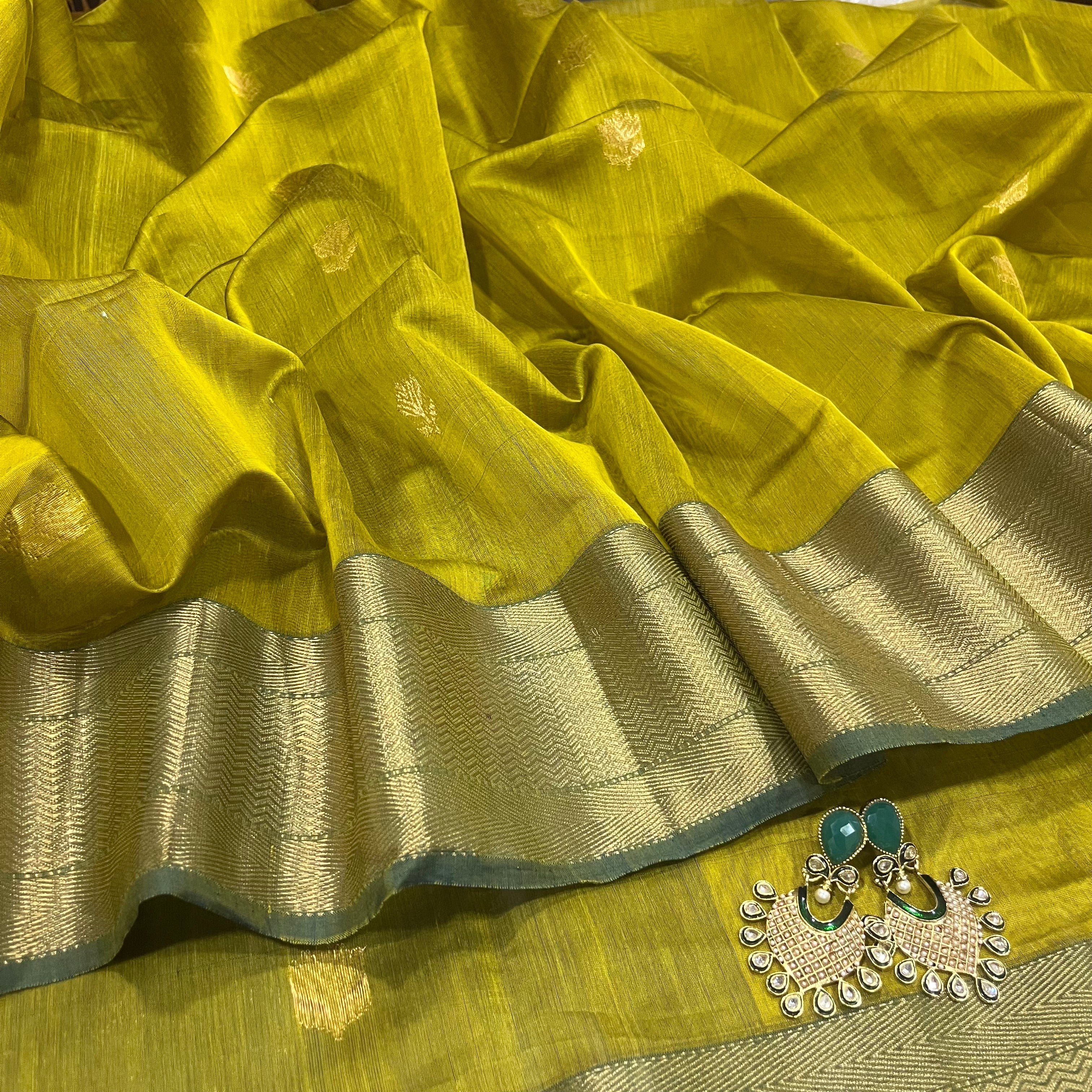 Mustard and green Maheshwari saree with flower motifs all over - Image 5