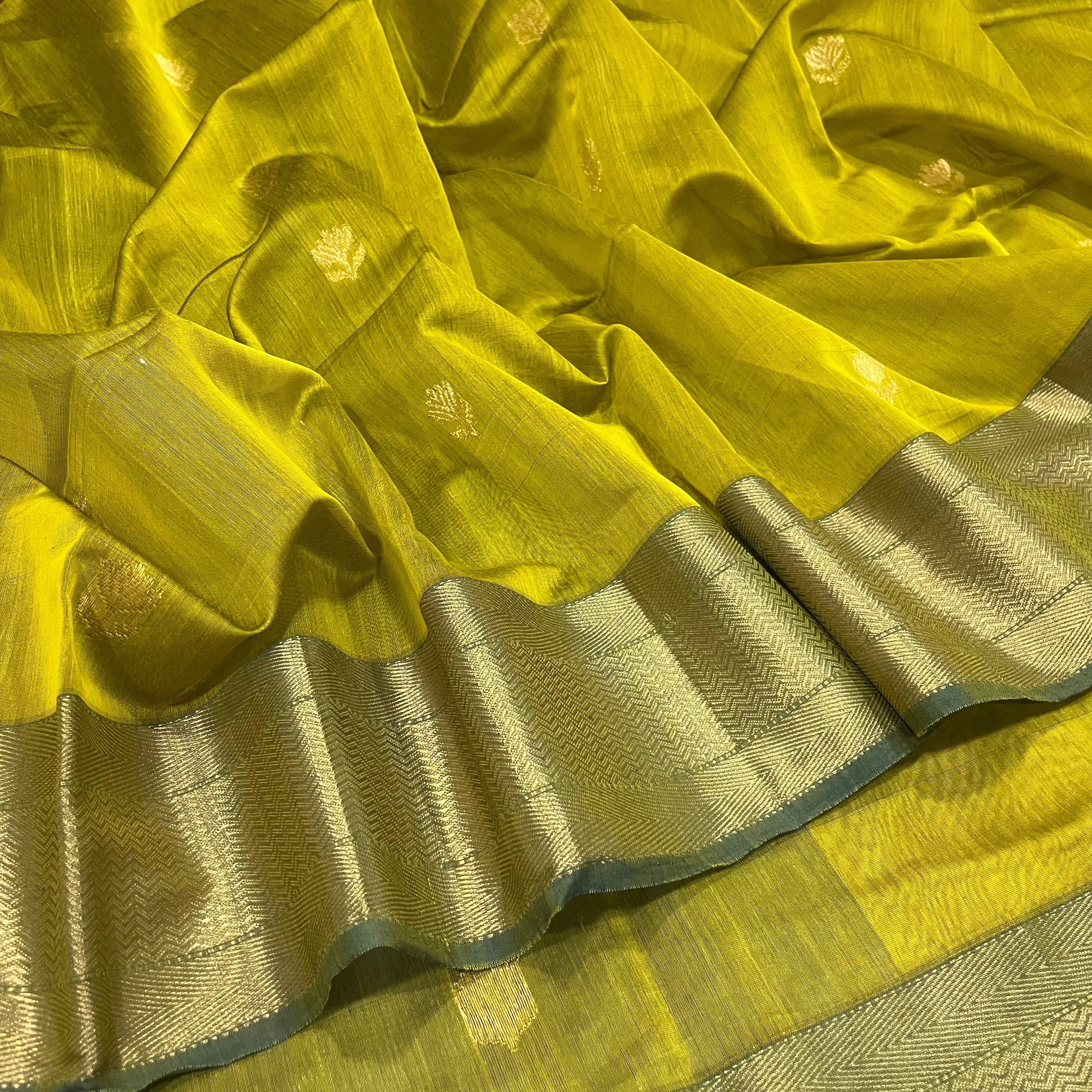 Mustard and green Maheshwari saree with flower motifs all over - Image 7