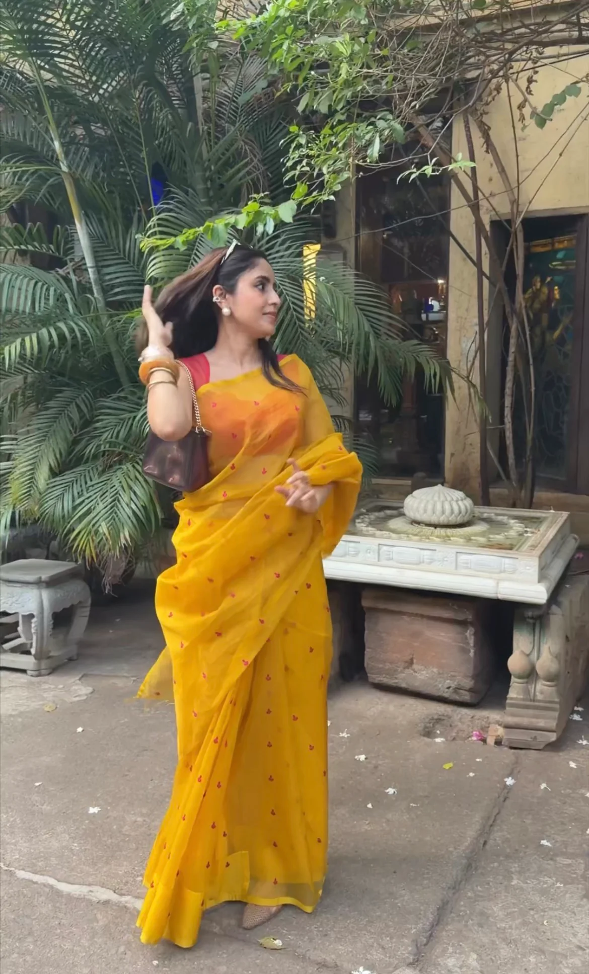 Mustard and pink Chanderi silk saree with resham bootis all over - Image 12