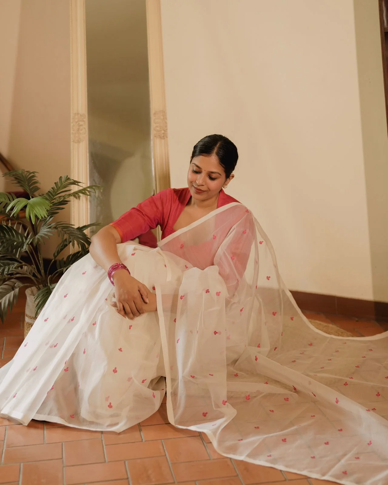 Off white and pink Chanderi silk saree with resham bootis all over - Image 3