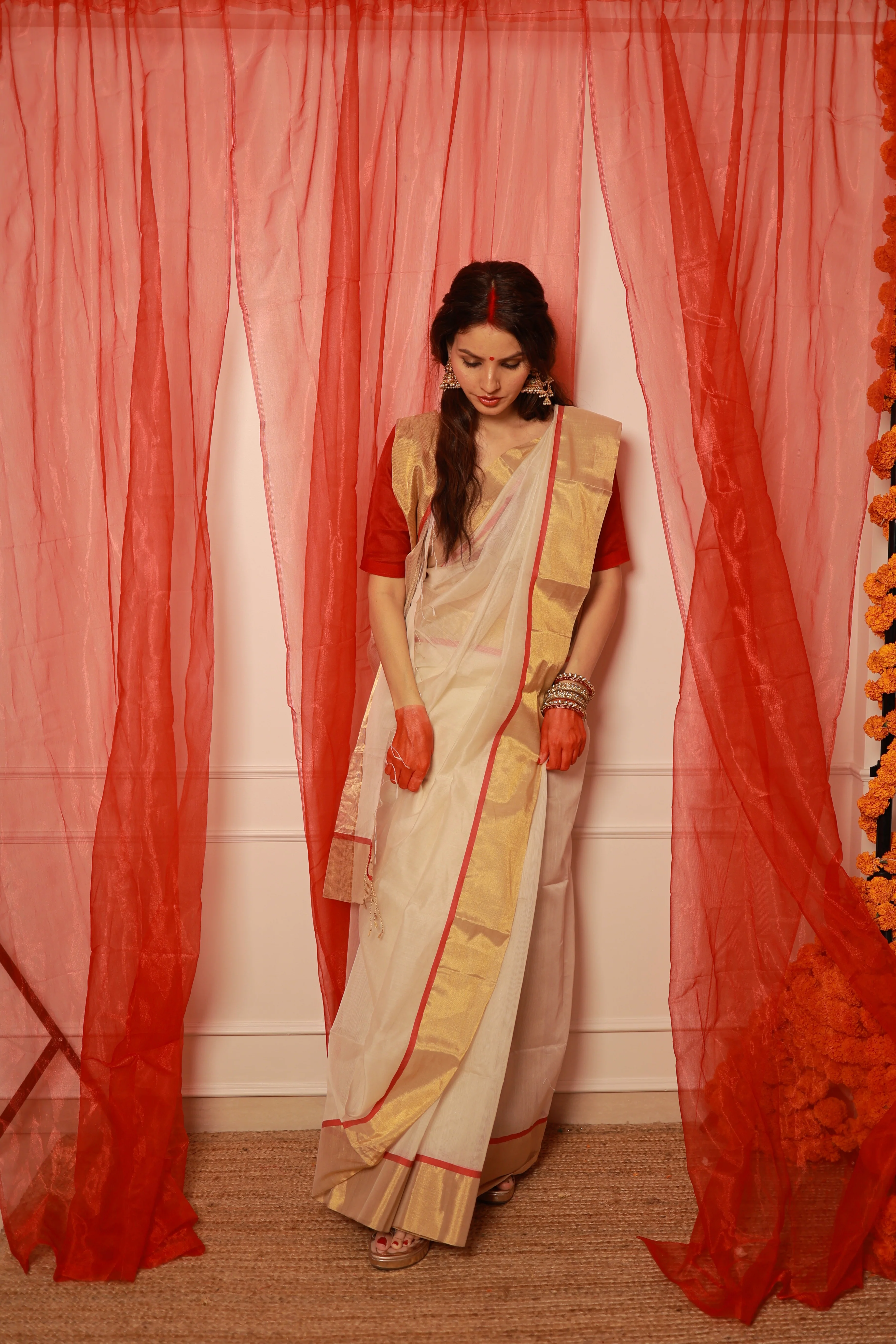 Off white & red maheshwari saree with zari lines on pallu - Image 13