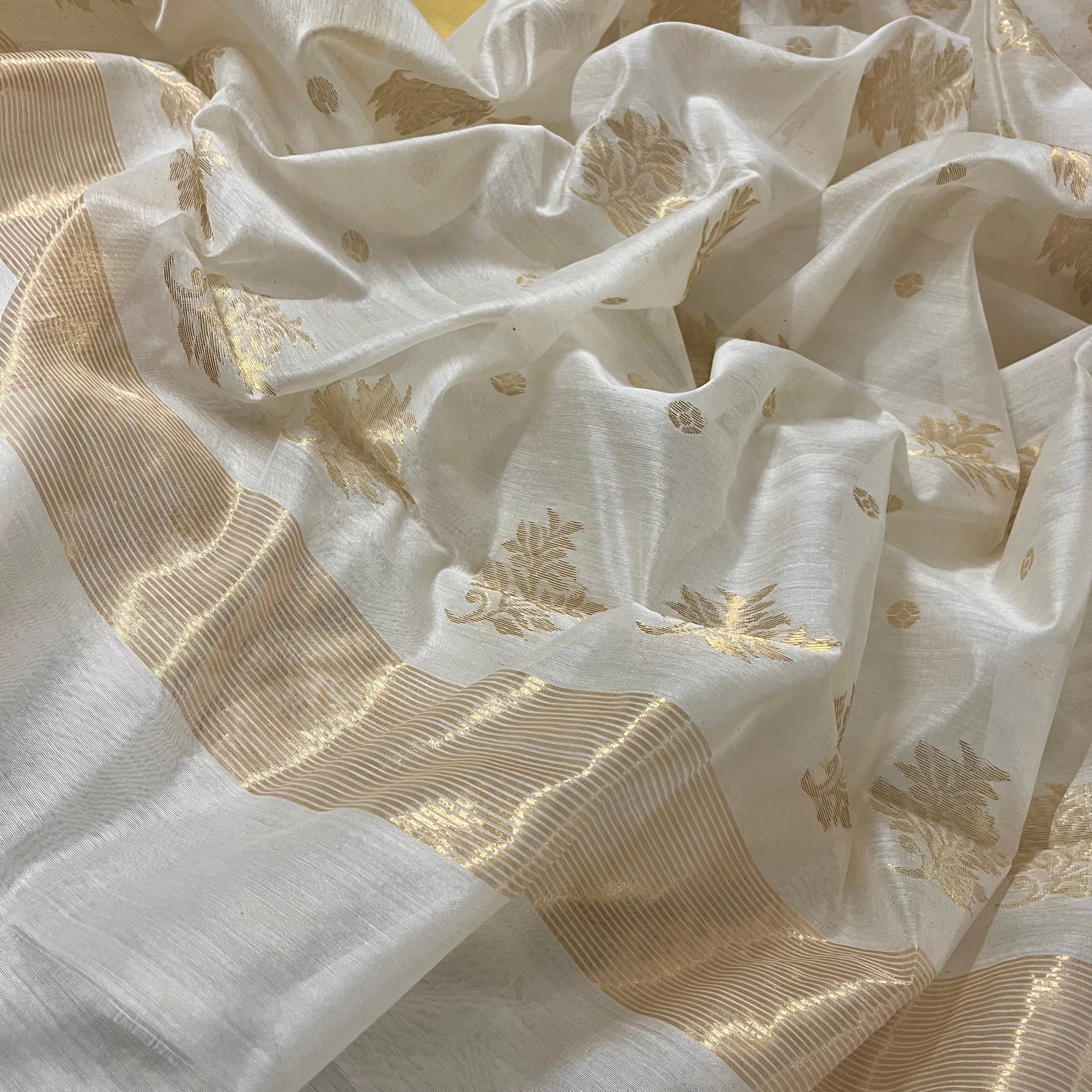 Off white Chanderi saree with zari bootis all over and zari motifs on pallu - Image 2