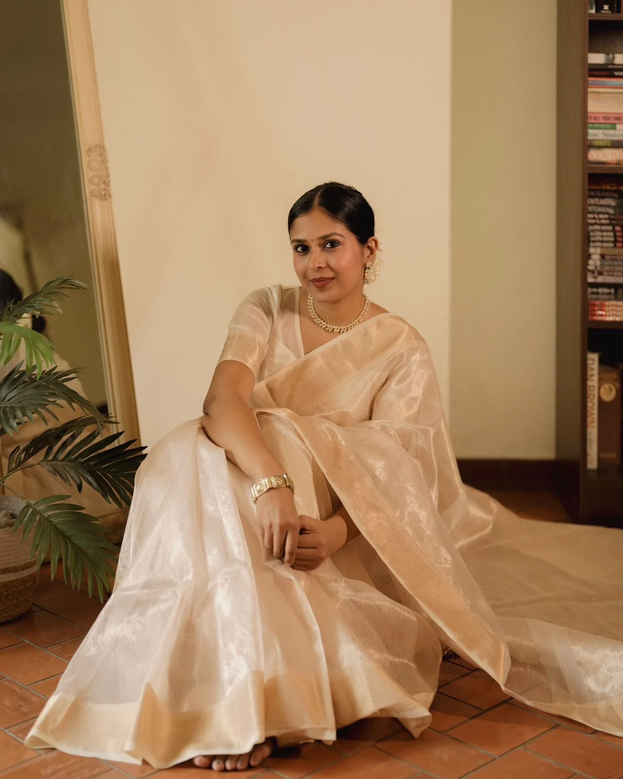 Off white gold Maheshwari saree with zari lines all over - Image 3