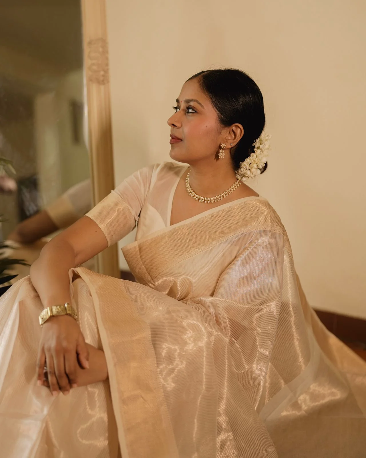 Off white gold Maheshwari saree with zari lines all over - Image 4