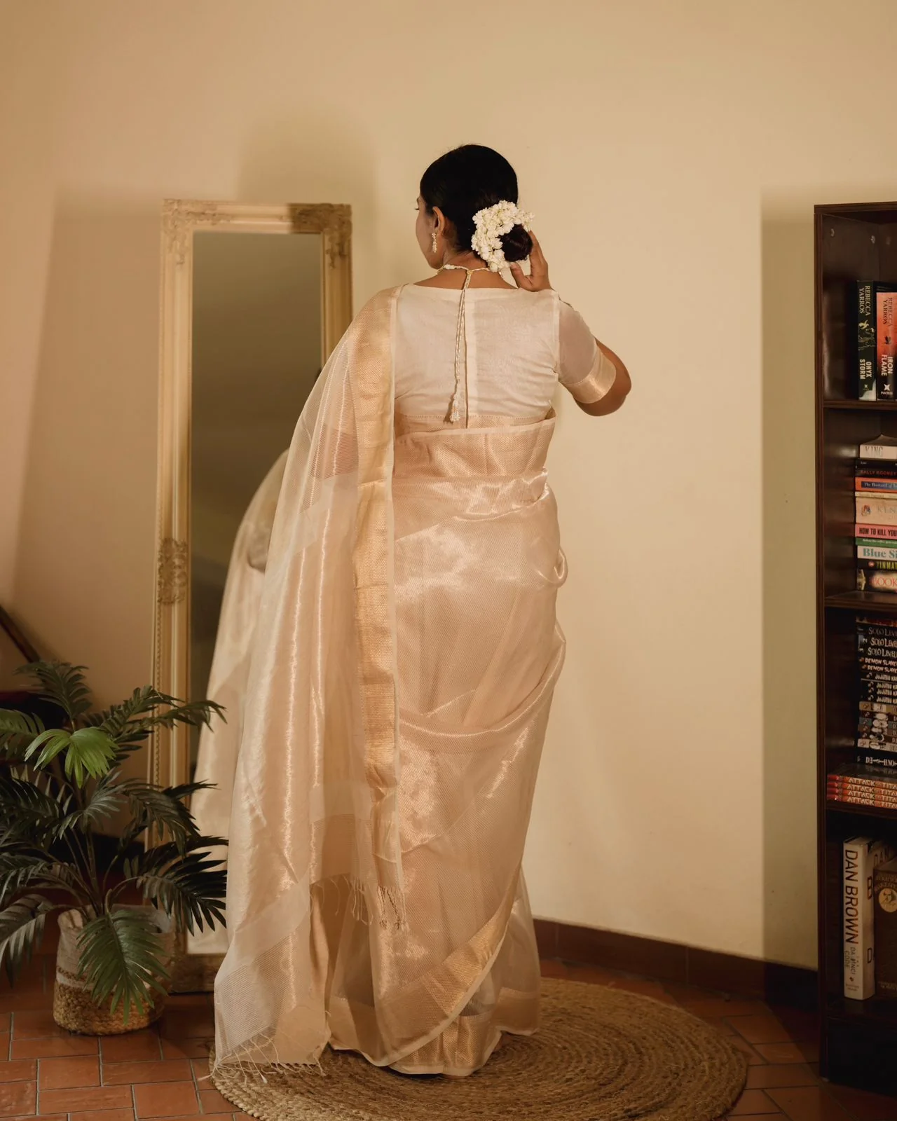 Off white gold Maheshwari saree with zari lines all over - Image 8