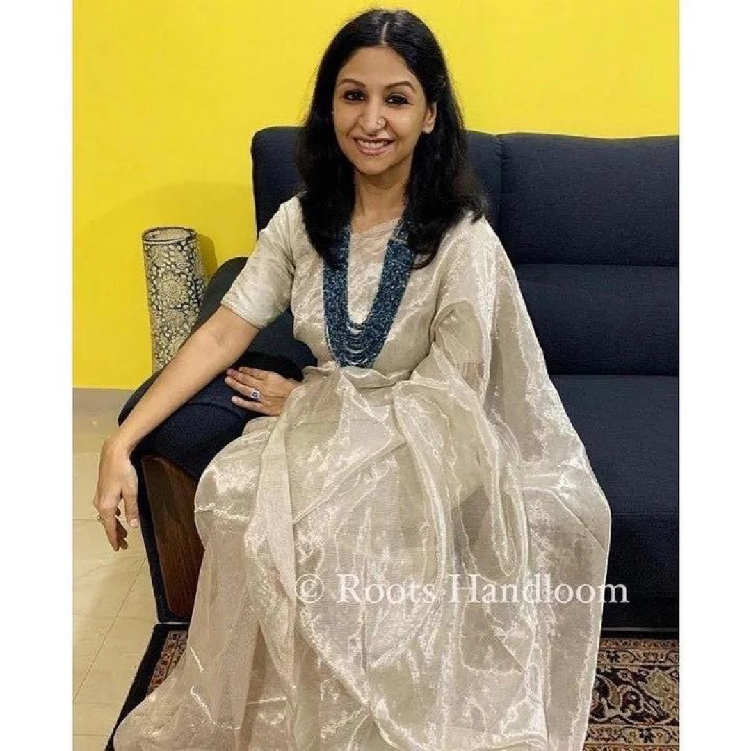 Off-White Maheshwari Saree with Zari Lines all over - Image 12