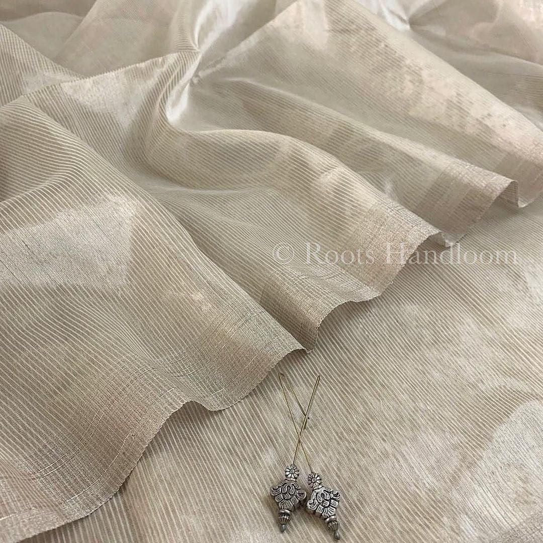 Off-White Maheshwari Saree with Zari Lines all over - Image 5