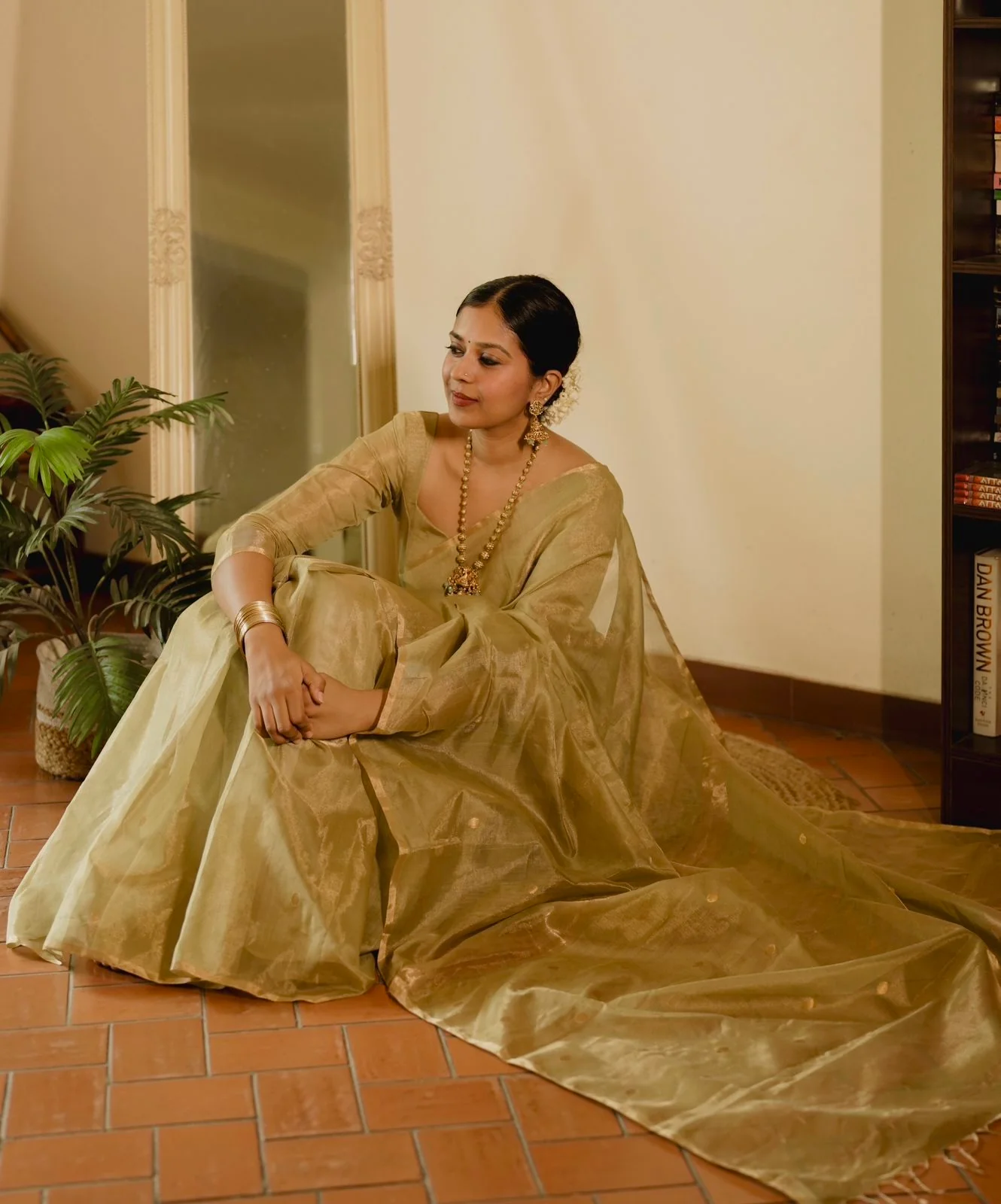 Olive gold Maheshwari tissue silk saree with zari bootis all over - Image 10