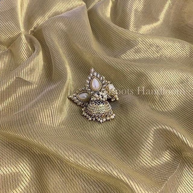 Olive Gold Maheshwari Saree with Zari lines all over - Image 7
