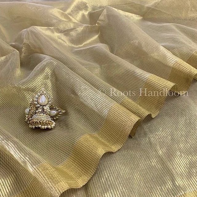 Olive Gold Maheshwari Saree with Zari lines all over - Image 9