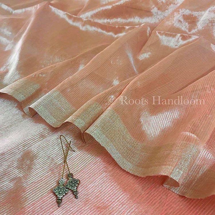 Peachish Pink Maheshwari saree with Silver Zari lines all over - Image 10