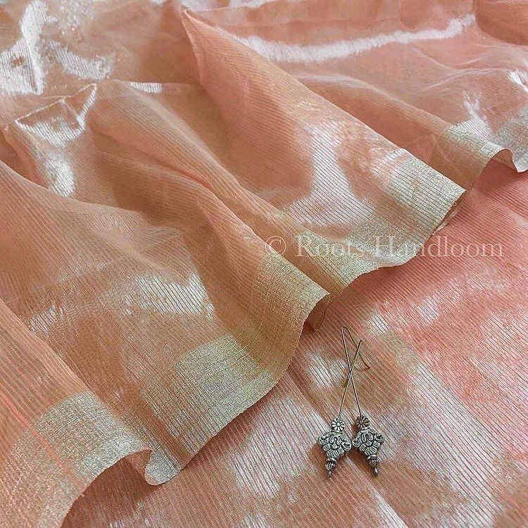 Peachish Pink Maheshwari saree with Silver Zari lines all over - Image 11