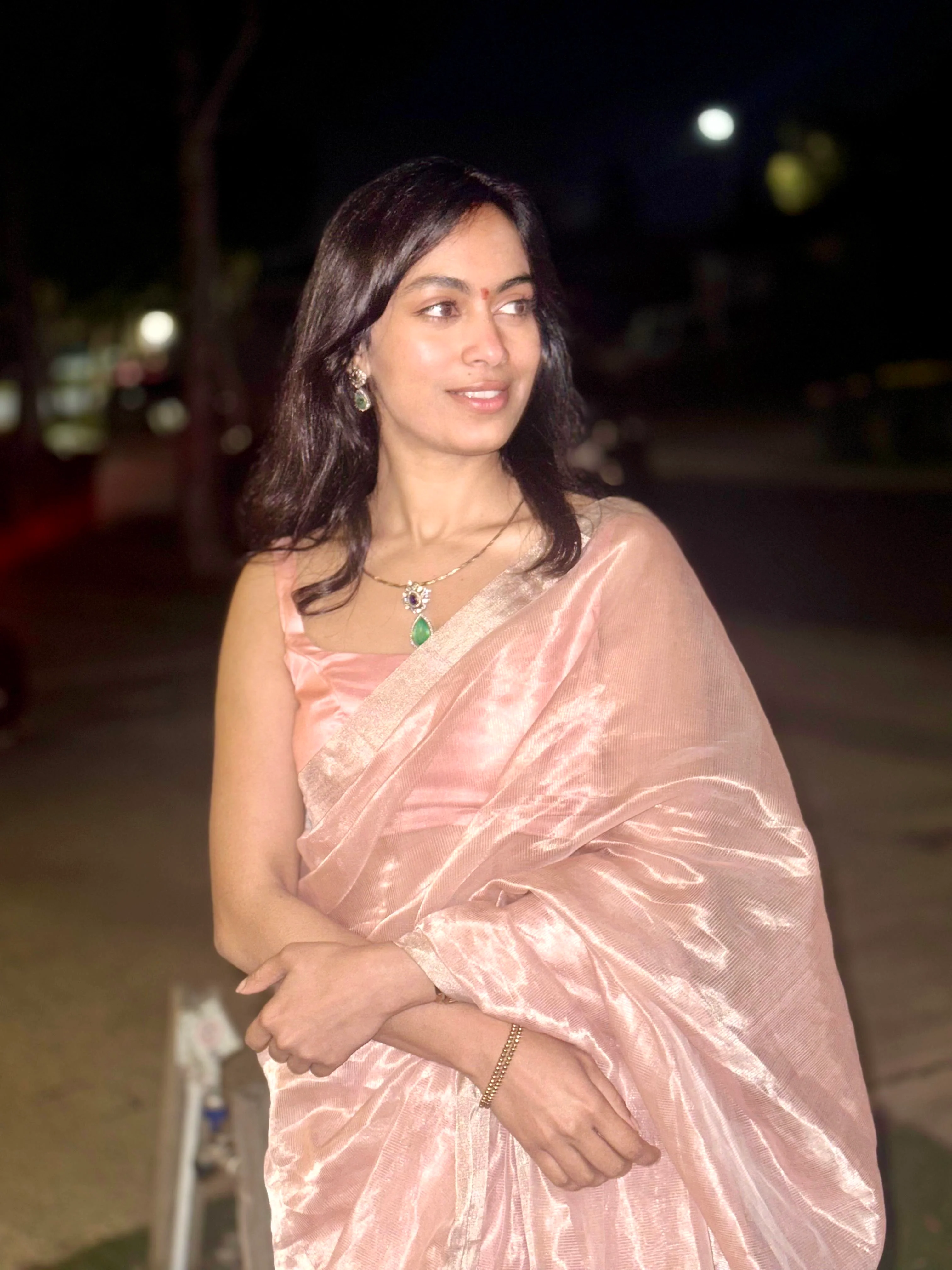 Peachish Pink Maheshwari saree with Silver Zari lines all over - Image 2