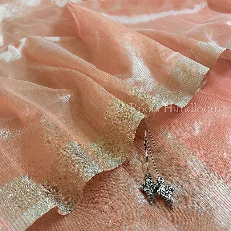 Peachish Pink Maheshwari saree with Silver Zari lines all over - Image 4