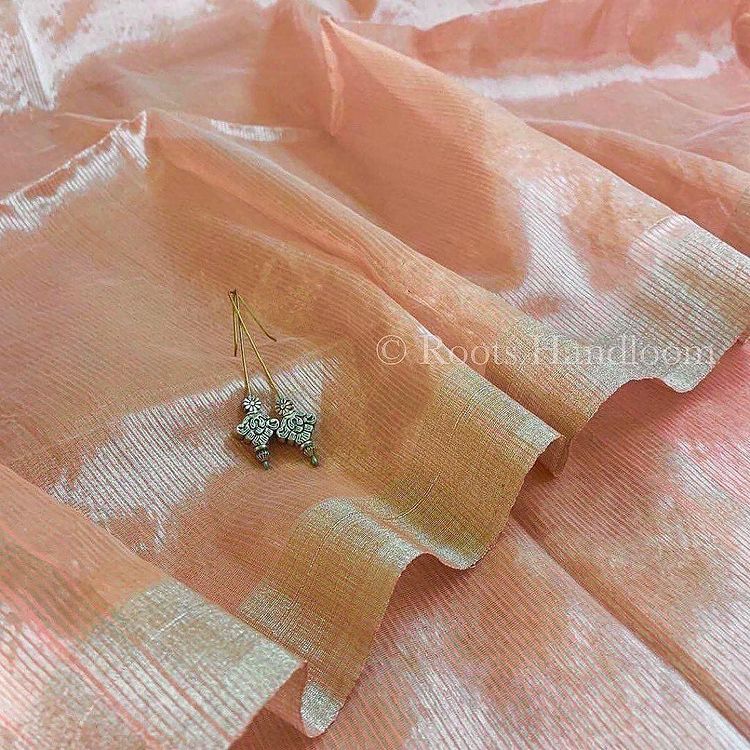Peachish Pink Maheshwari saree with Silver Zari lines all over - Image 7
