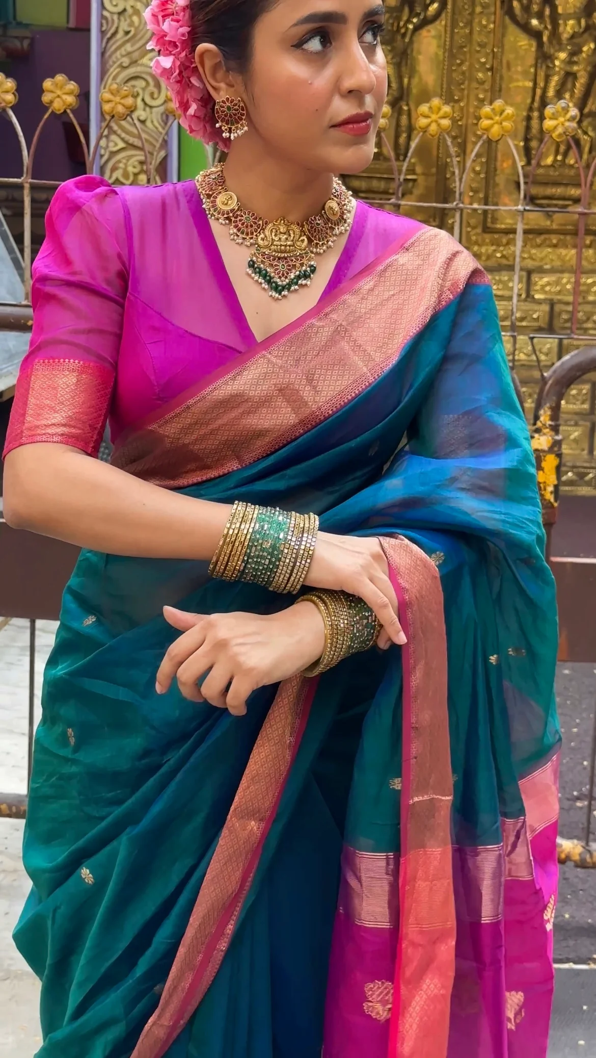 Peacock and Violet dual tone Maheshwari saree with flower motifs on pallu - Image 3