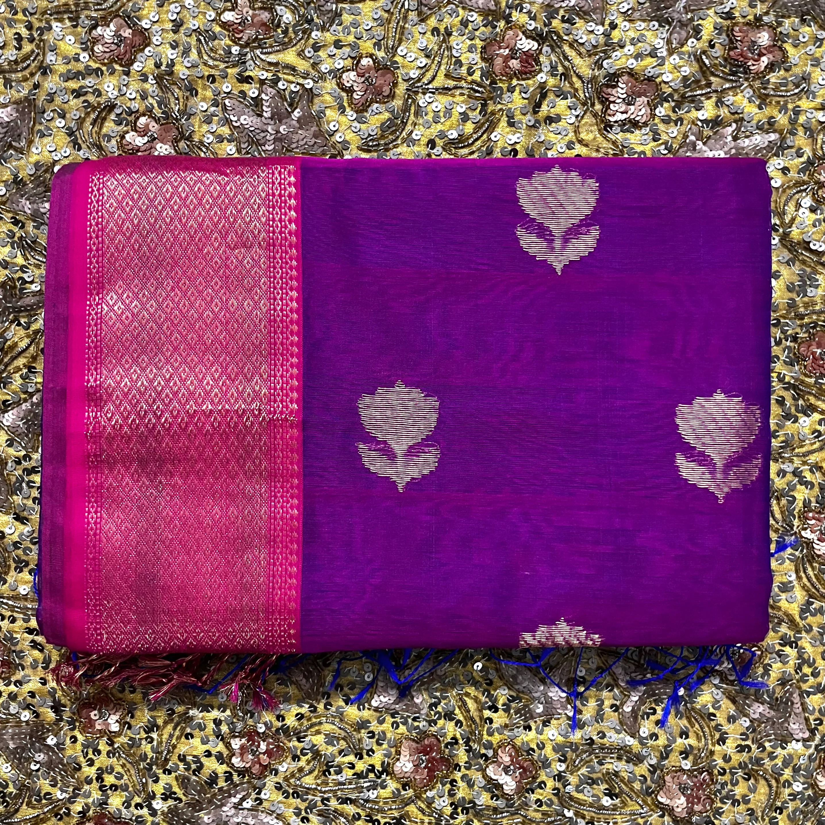 Peacock and Violet dual tone Maheshwari saree with flower motifs on pallu - Image 8