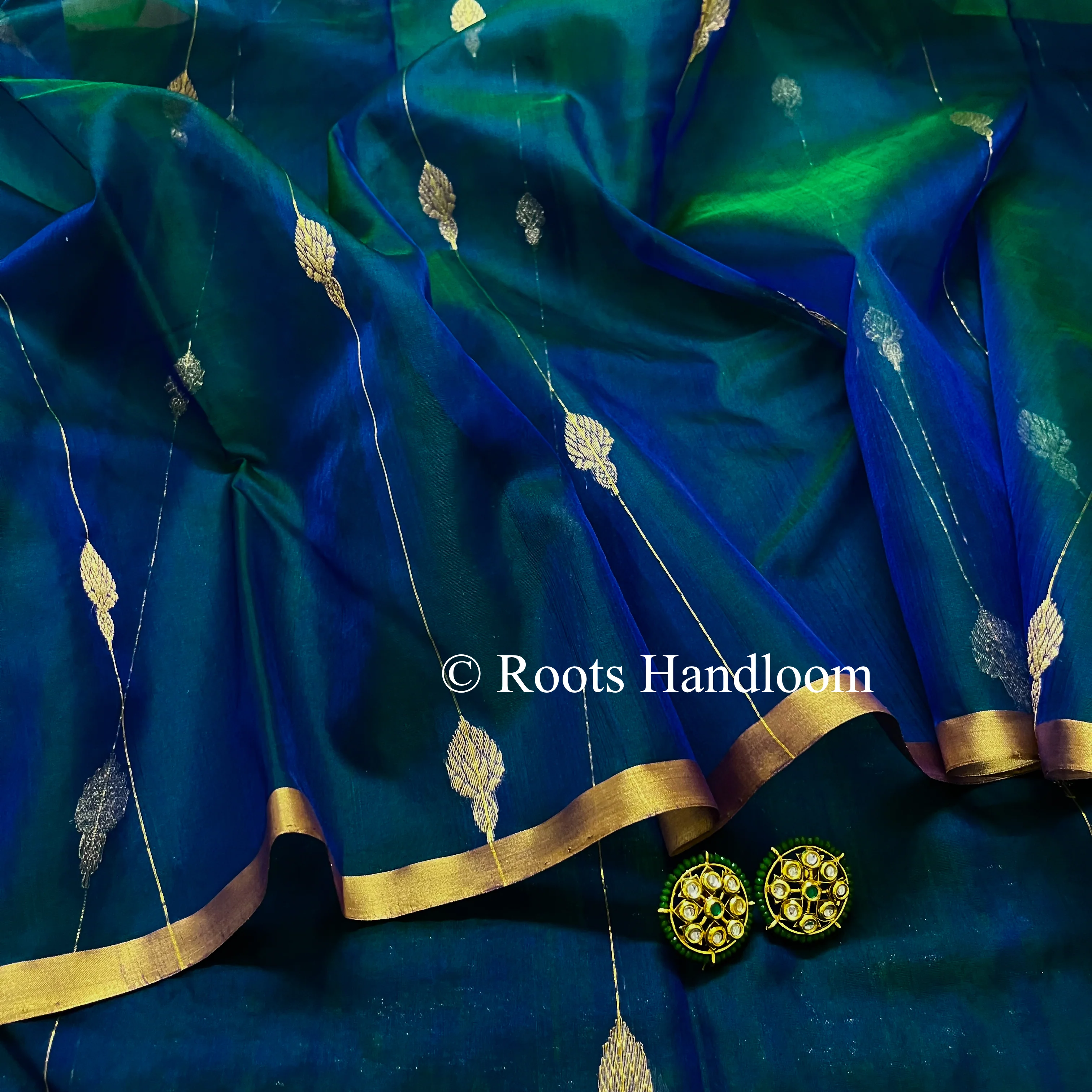 Peacock Blue & Green Dual Tone Chanderi Organza Silk Saree with Jhumka Motifs all over - Image 4
