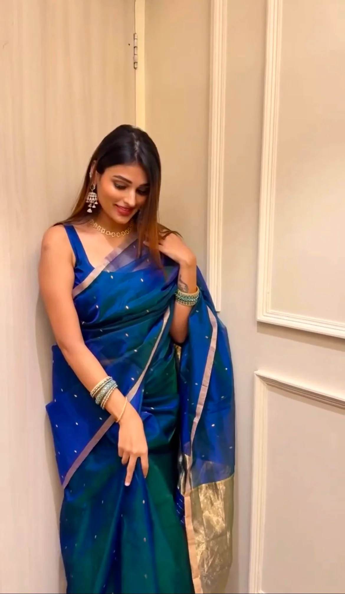Peacock Blue & Green Dual Tone Chanderi Organza Silk Saree with Zari Bootis all over - Image 3