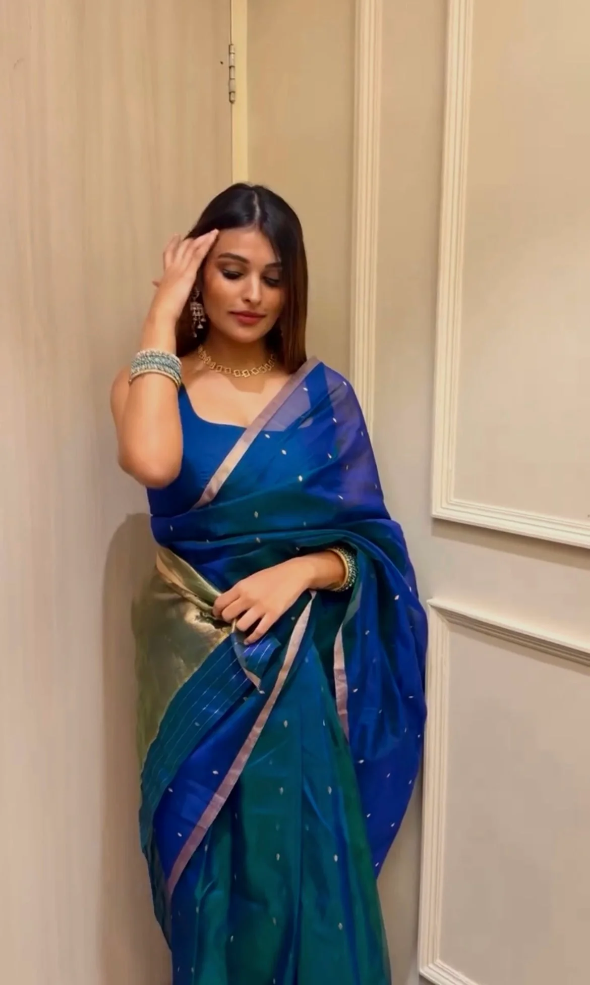 Peacock Blue & Green Dual Tone Chanderi Organza Silk Saree with Zari Bootis all over - Image 4
