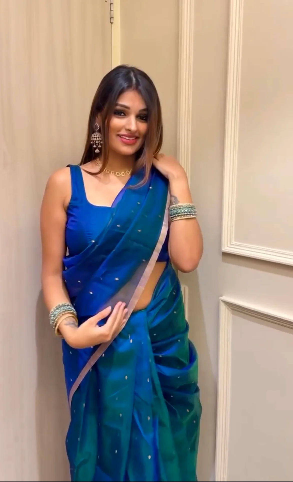 Peacock Blue & Green Dual Tone Chanderi Organza Silk Saree with Zari Bootis all over - Image 8