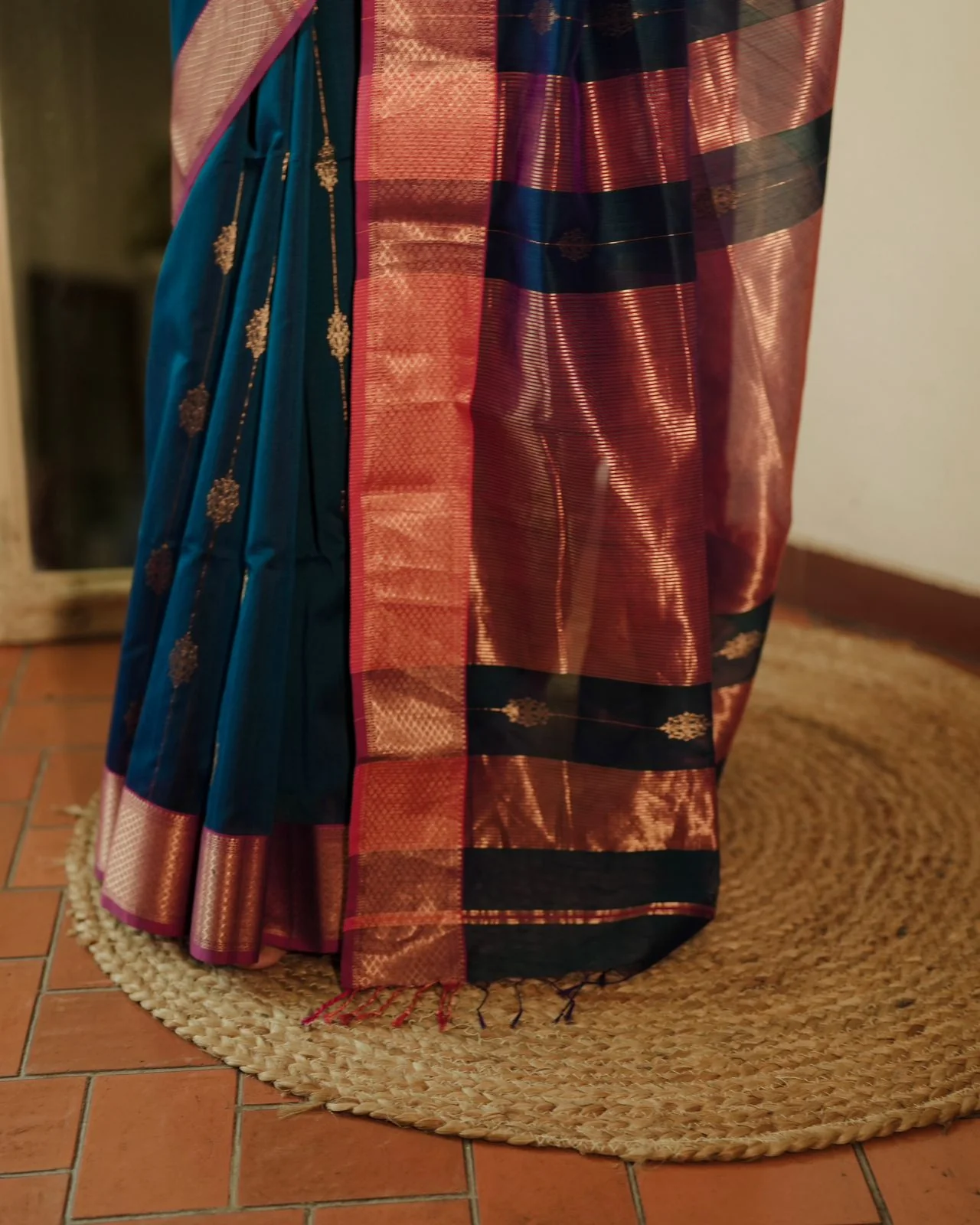 Peacock blue and pink Maheshwari saree with zari motifs all over - Image 12