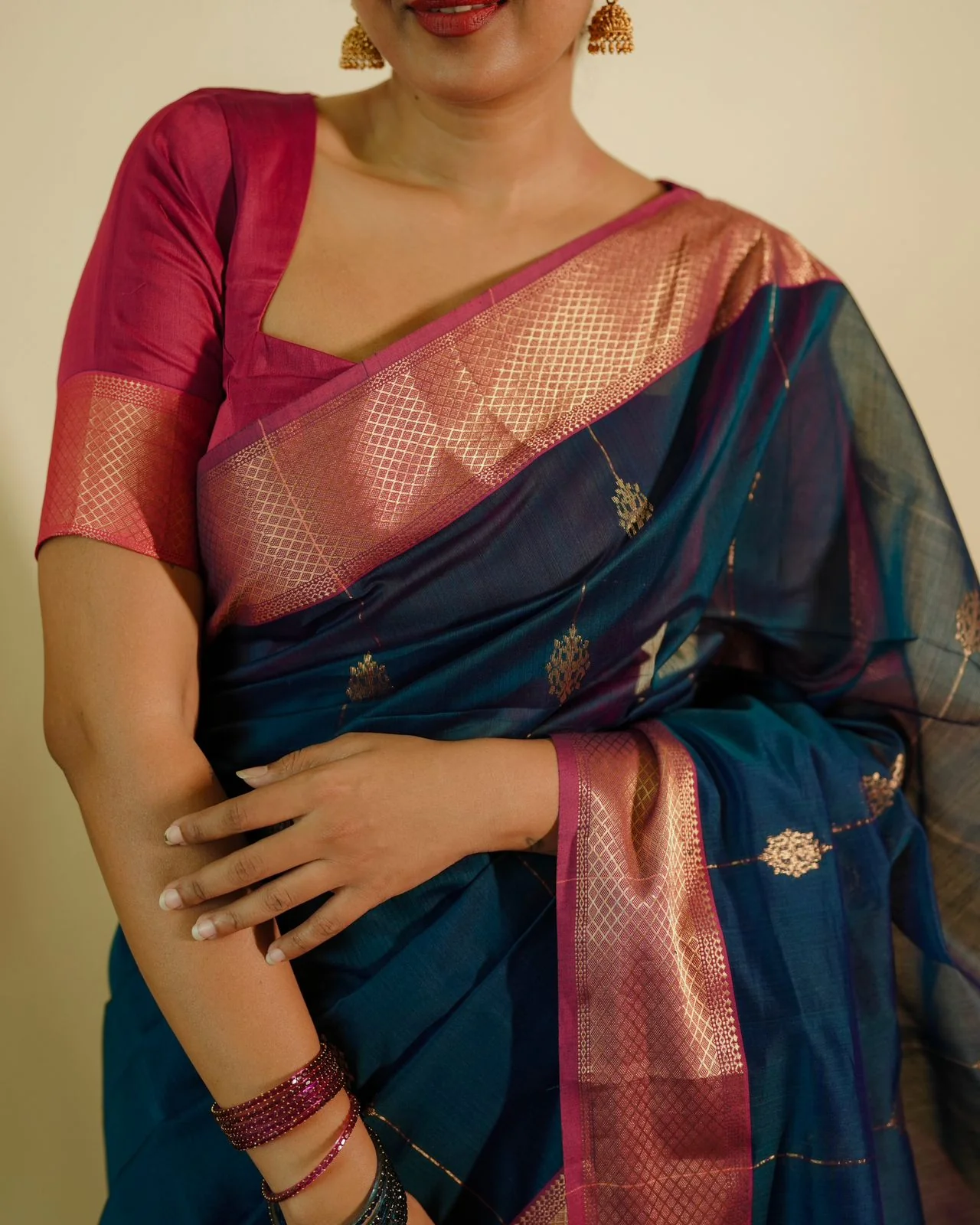 Peacock blue and pink Maheshwari saree with zari motifs all over - Image 14