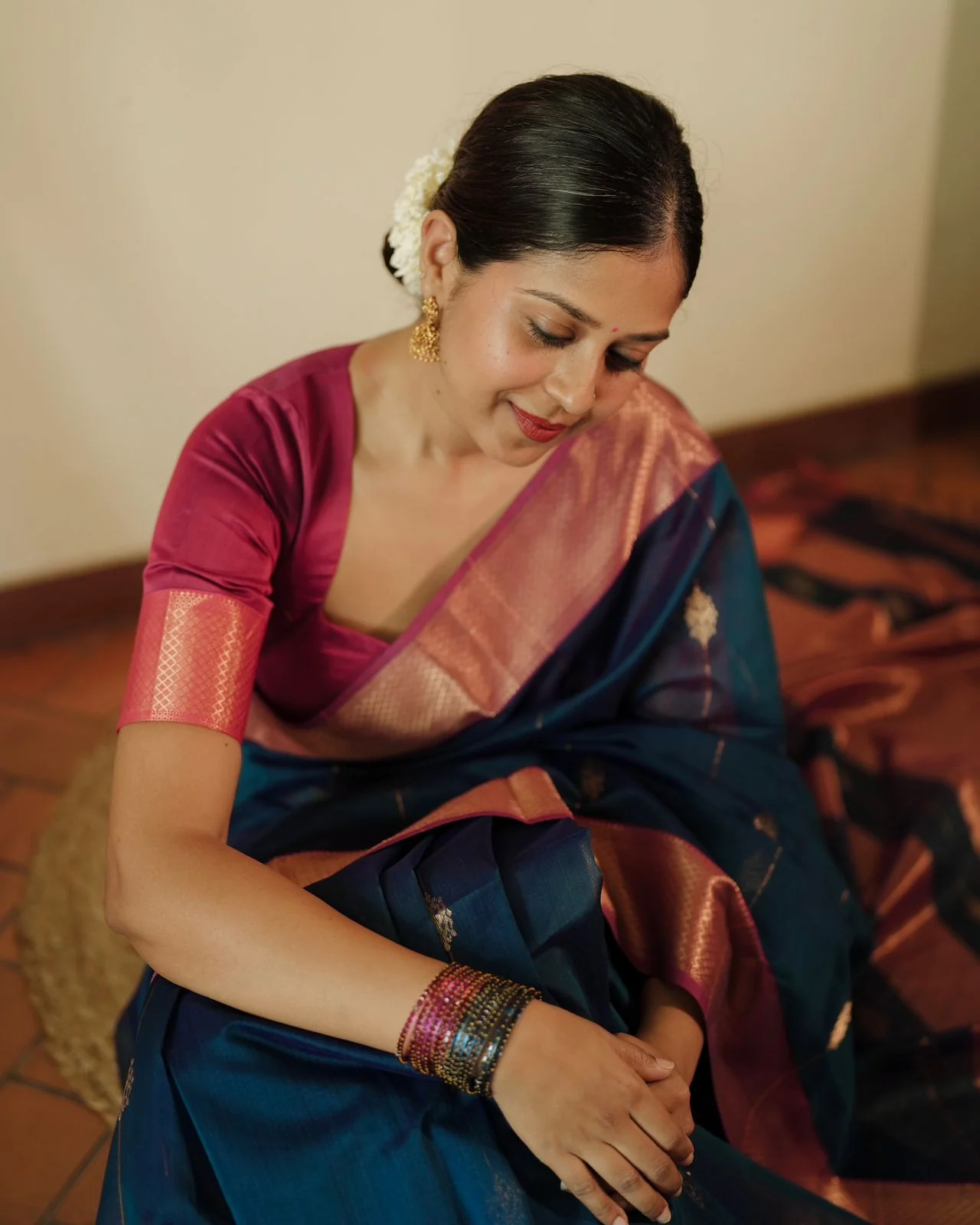 Peacock blue and pink Maheshwari saree with zari motifs all over - Image 16