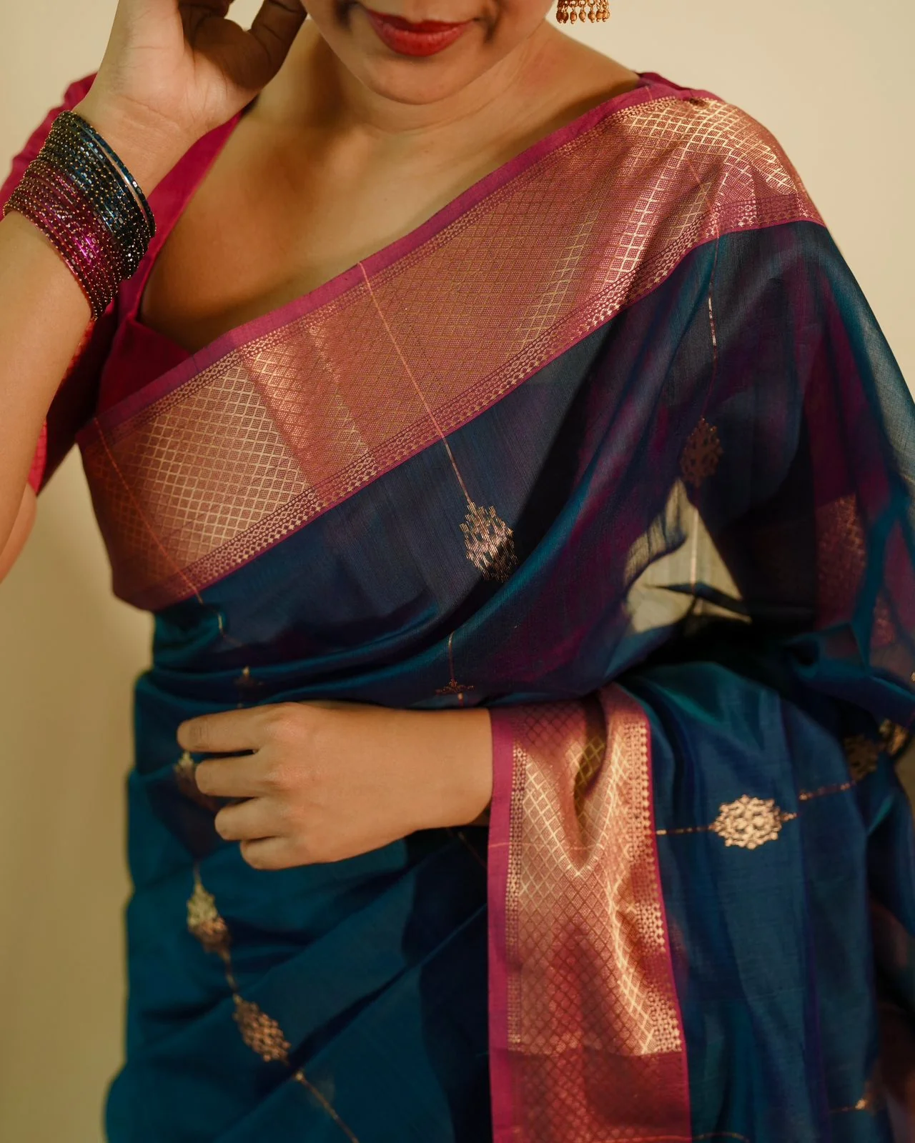 Peacock blue and pink Maheshwari saree with zari motifs all over - Image 3