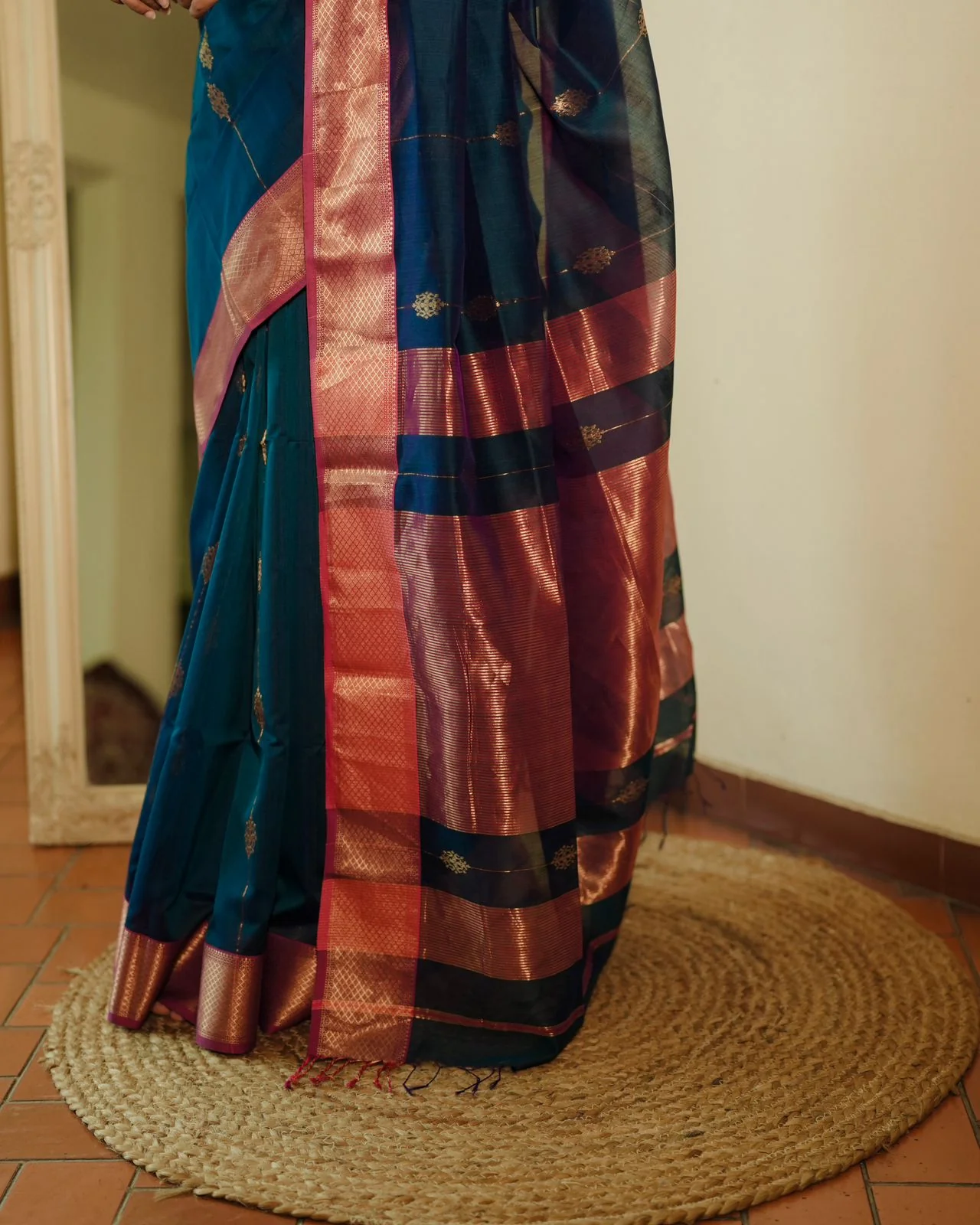Peacock blue and pink Maheshwari saree with zari motifs all over - Image 7