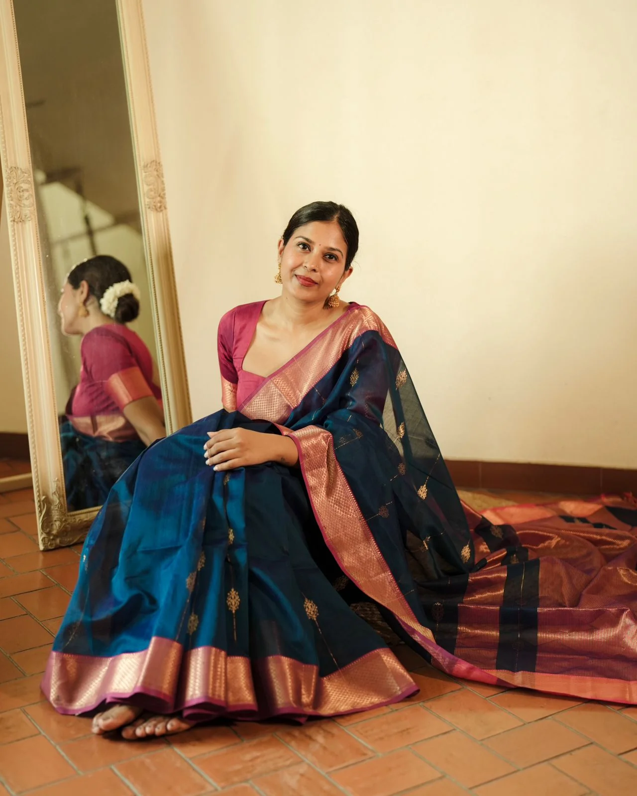 Peacock blue and pink Maheshwari saree with zari motifs all over - Image 8