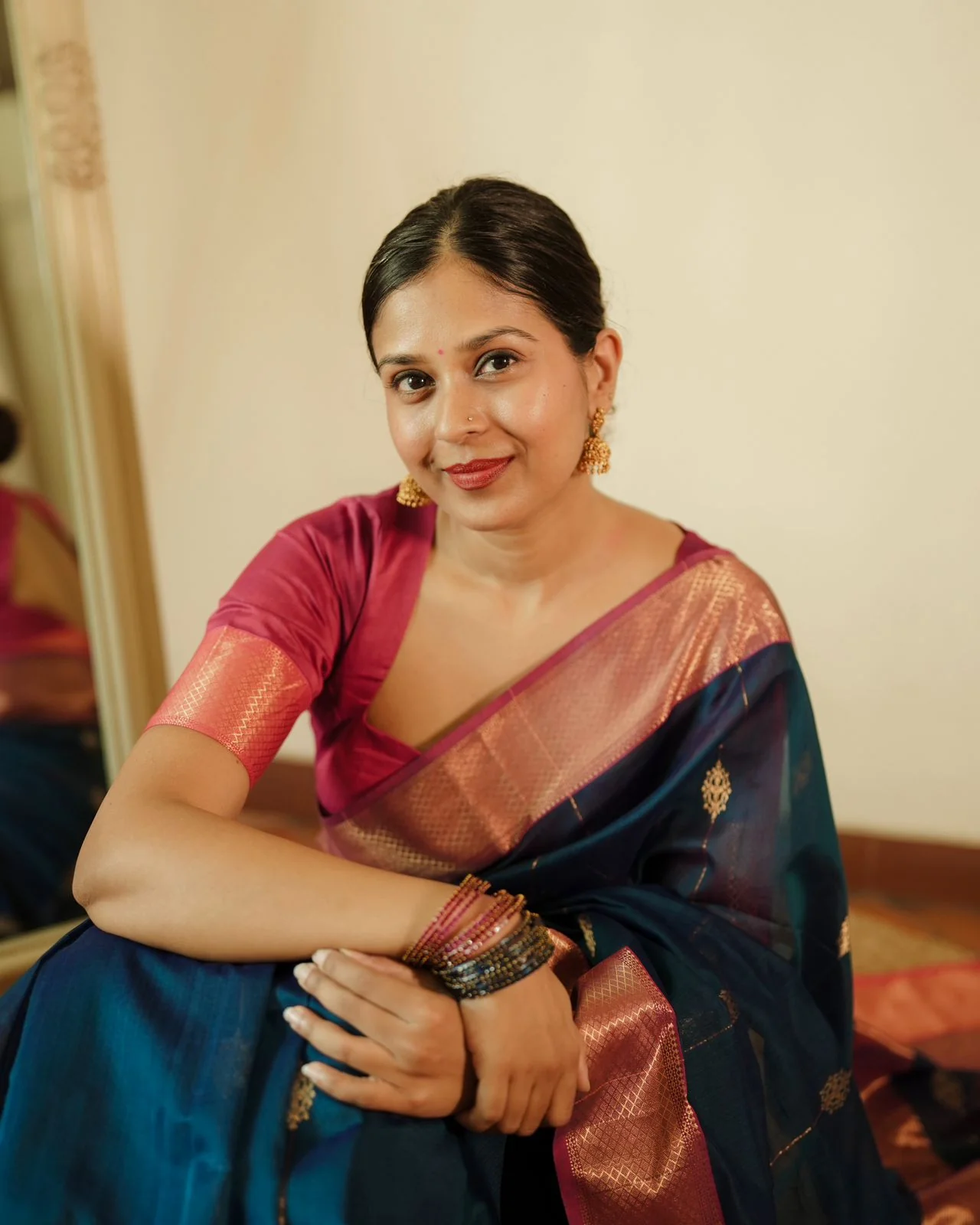 Peacock blue and pink Maheshwari saree with zari motifs all over - Image 9