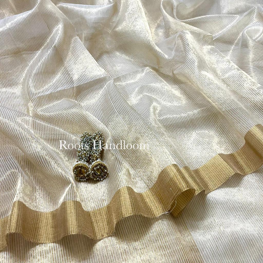 Off-White & Gold Maheshwari Saree with Zari lines all over - Image 4