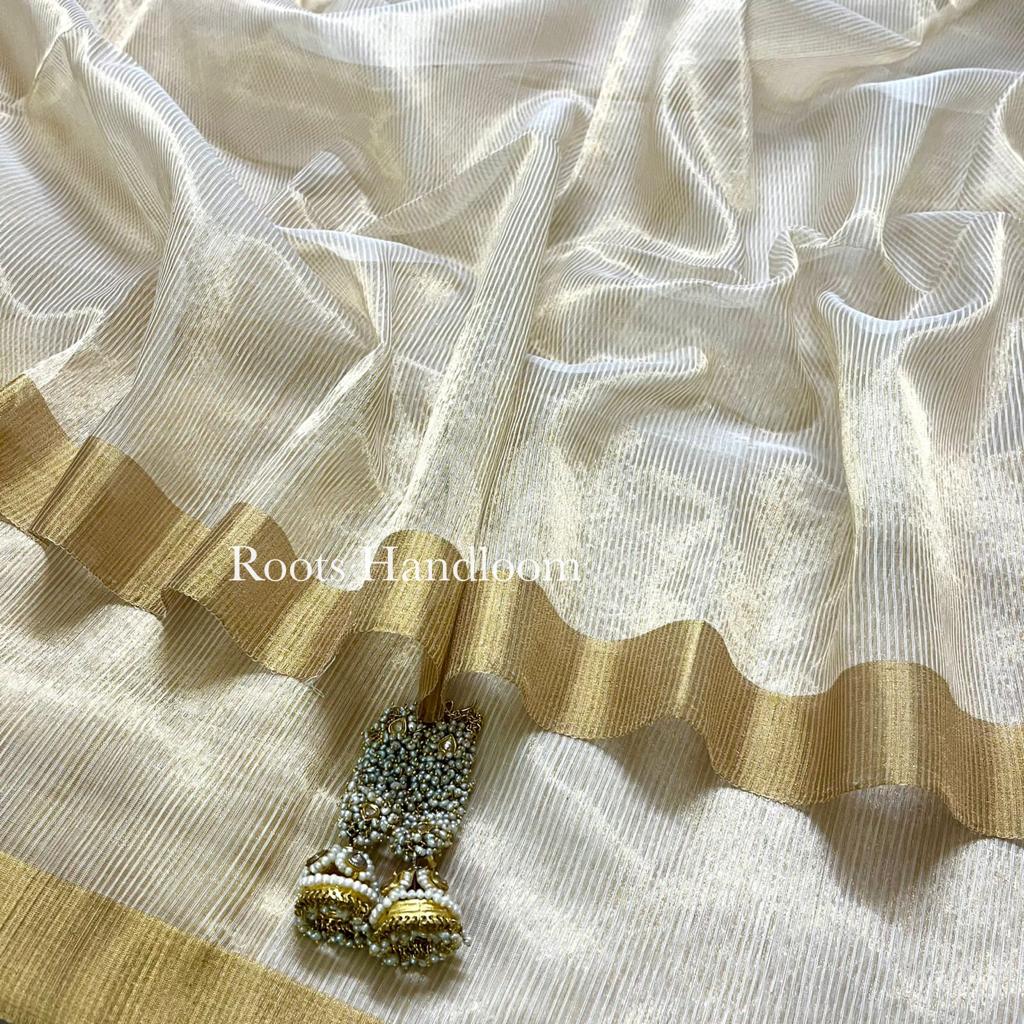 Off-White & Gold Maheshwari Saree with Zari lines all over - Image 7