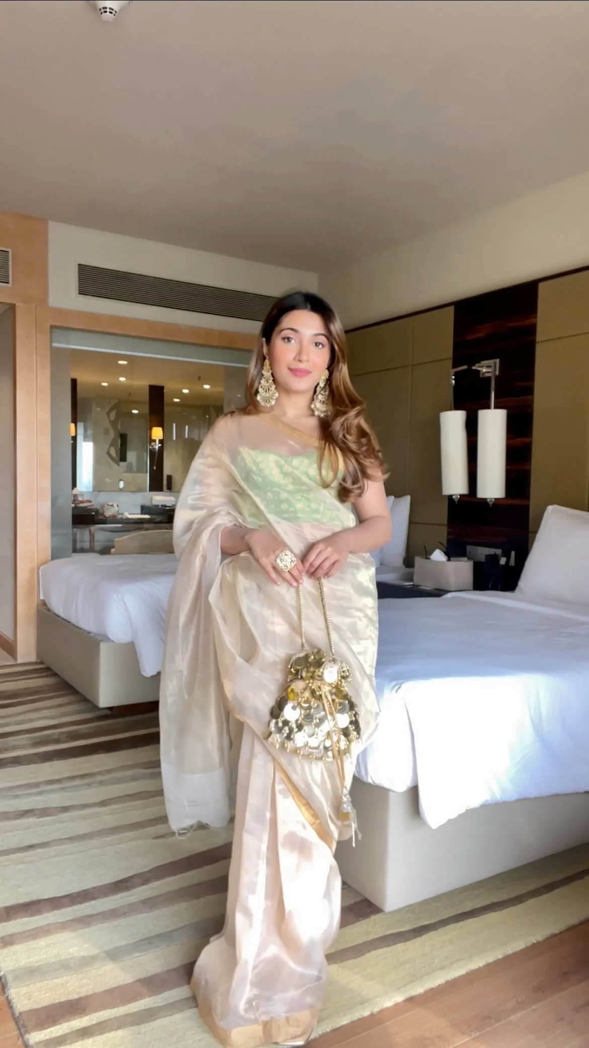 Off-White & Gold Maheshwari Saree with Zari lines all over - Image 8