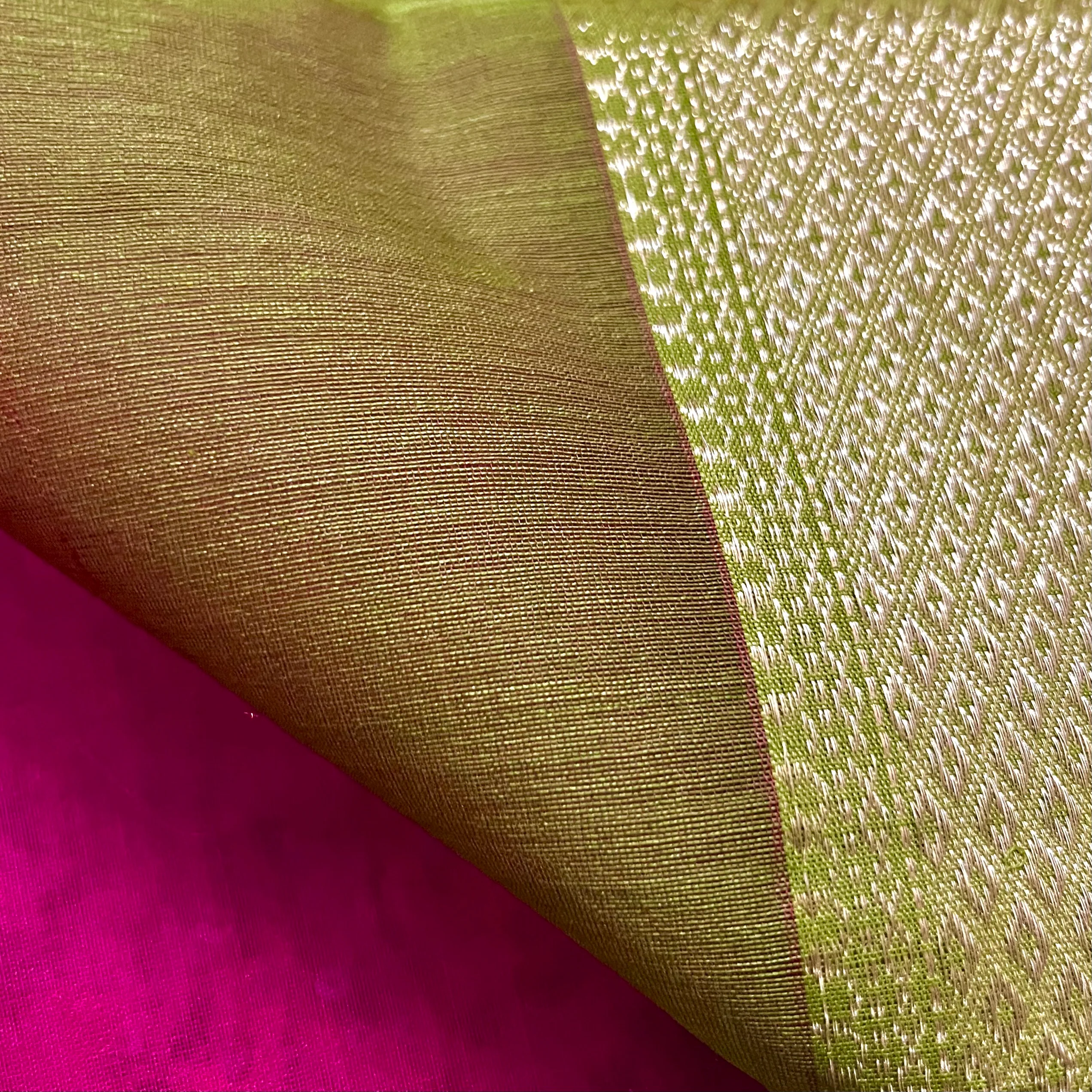 Pink and olive green Maheshwari saree with flower motifs on pallu - Image 12
