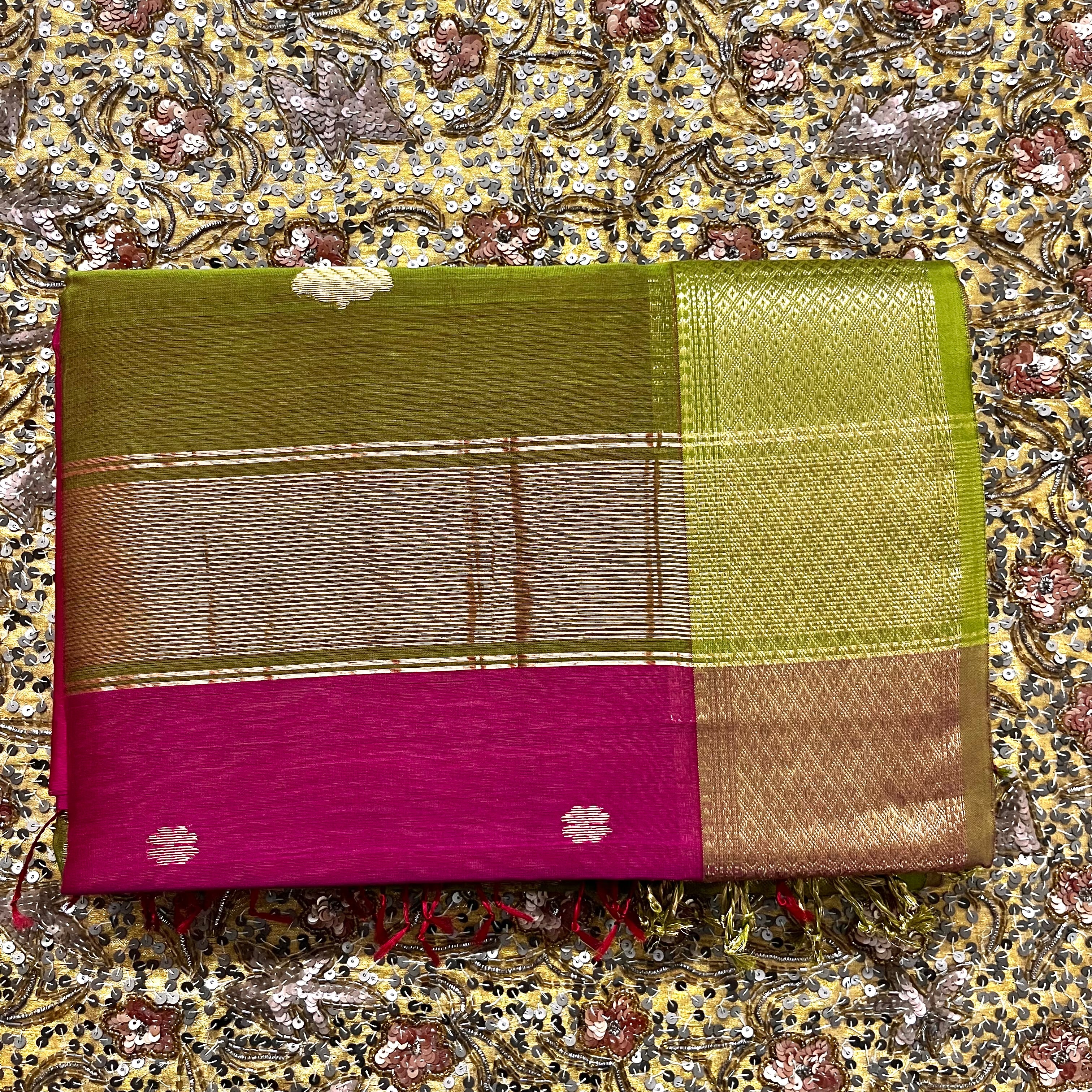 Pink and olive green Maheshwari saree with flower motifs on pallu - Image 13