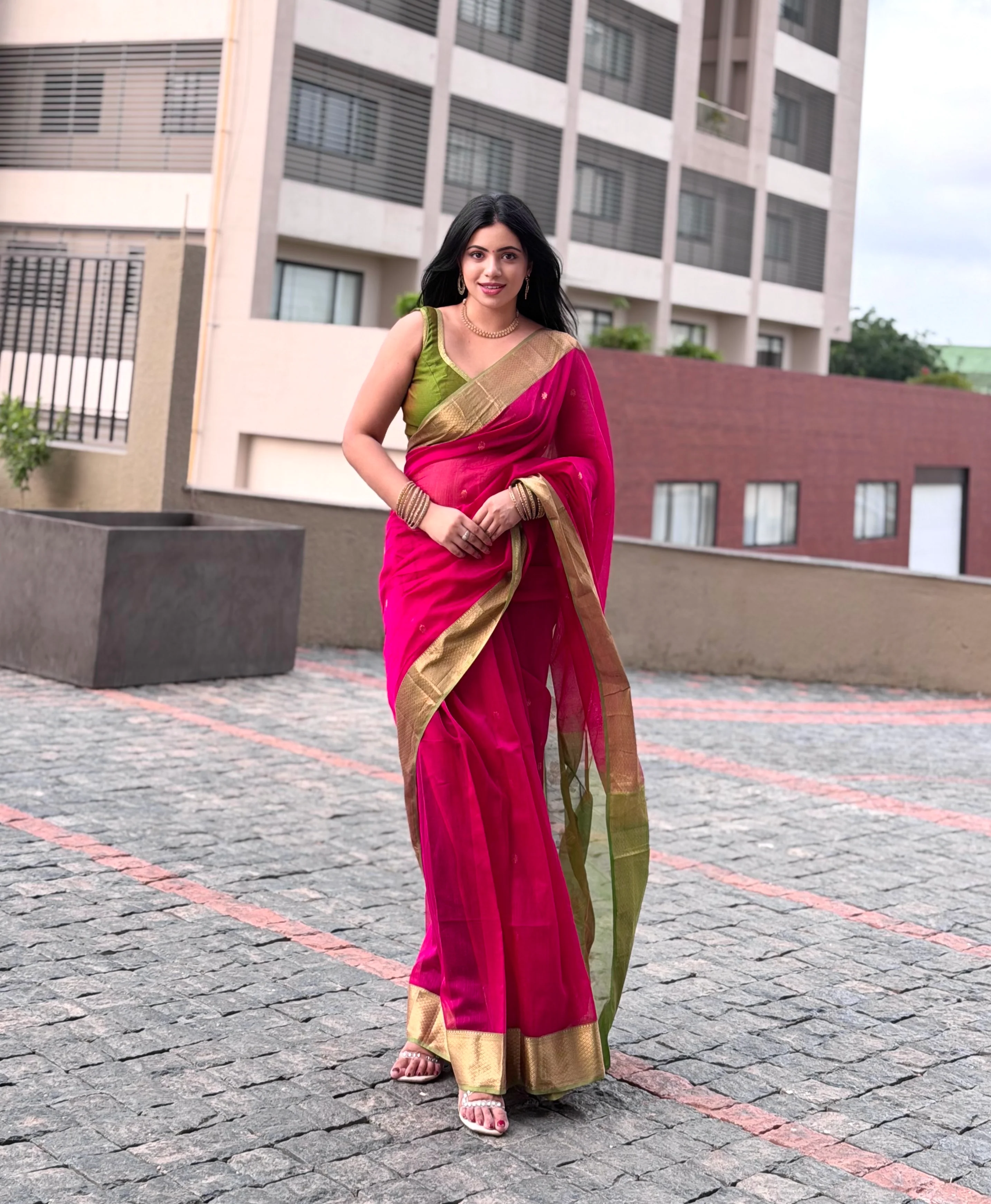 Pink and olive green Maheshwari saree with flower motifs on pallu - Image 15