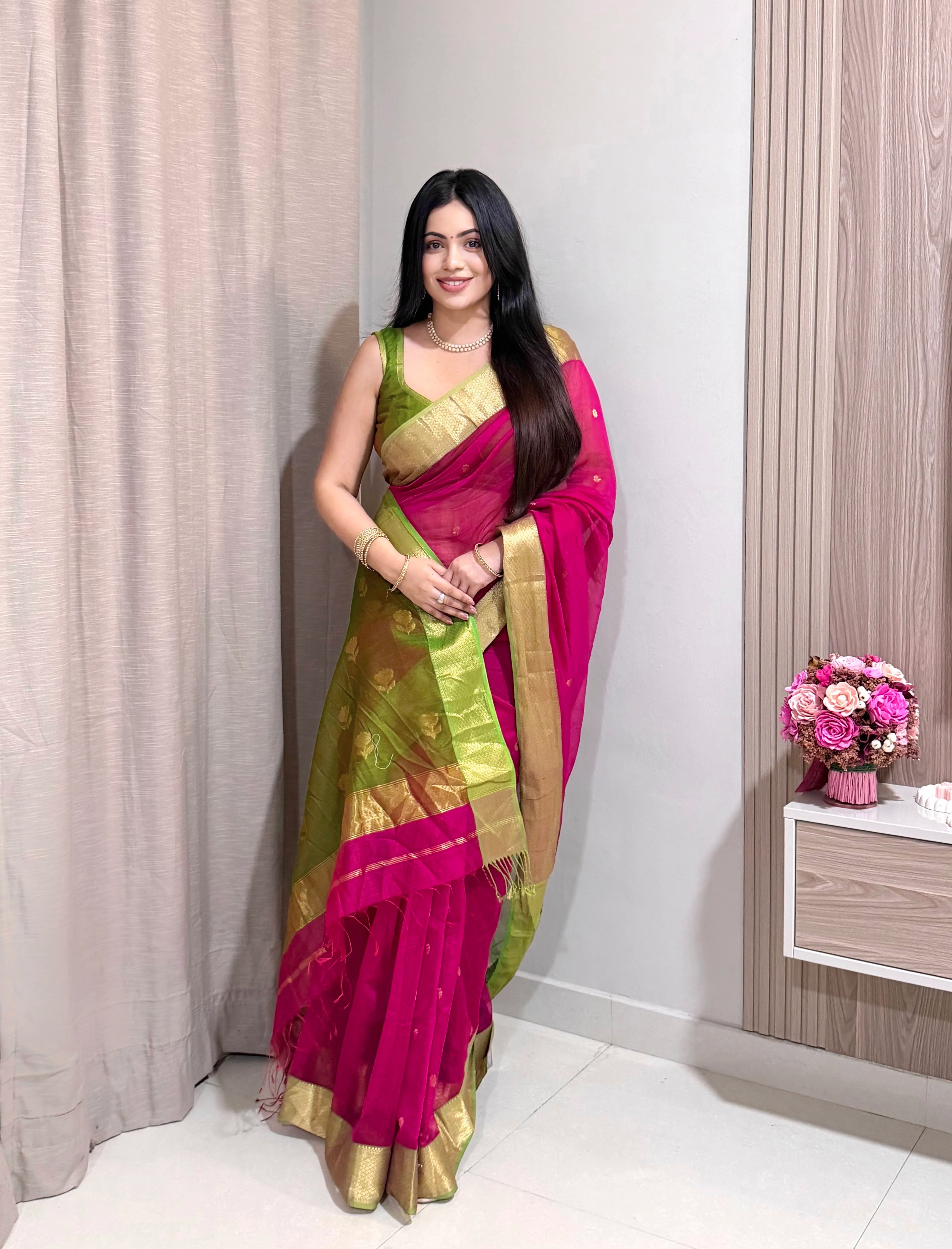 Pink and olive green Maheshwari saree with flower motifs on pallu - Image 2